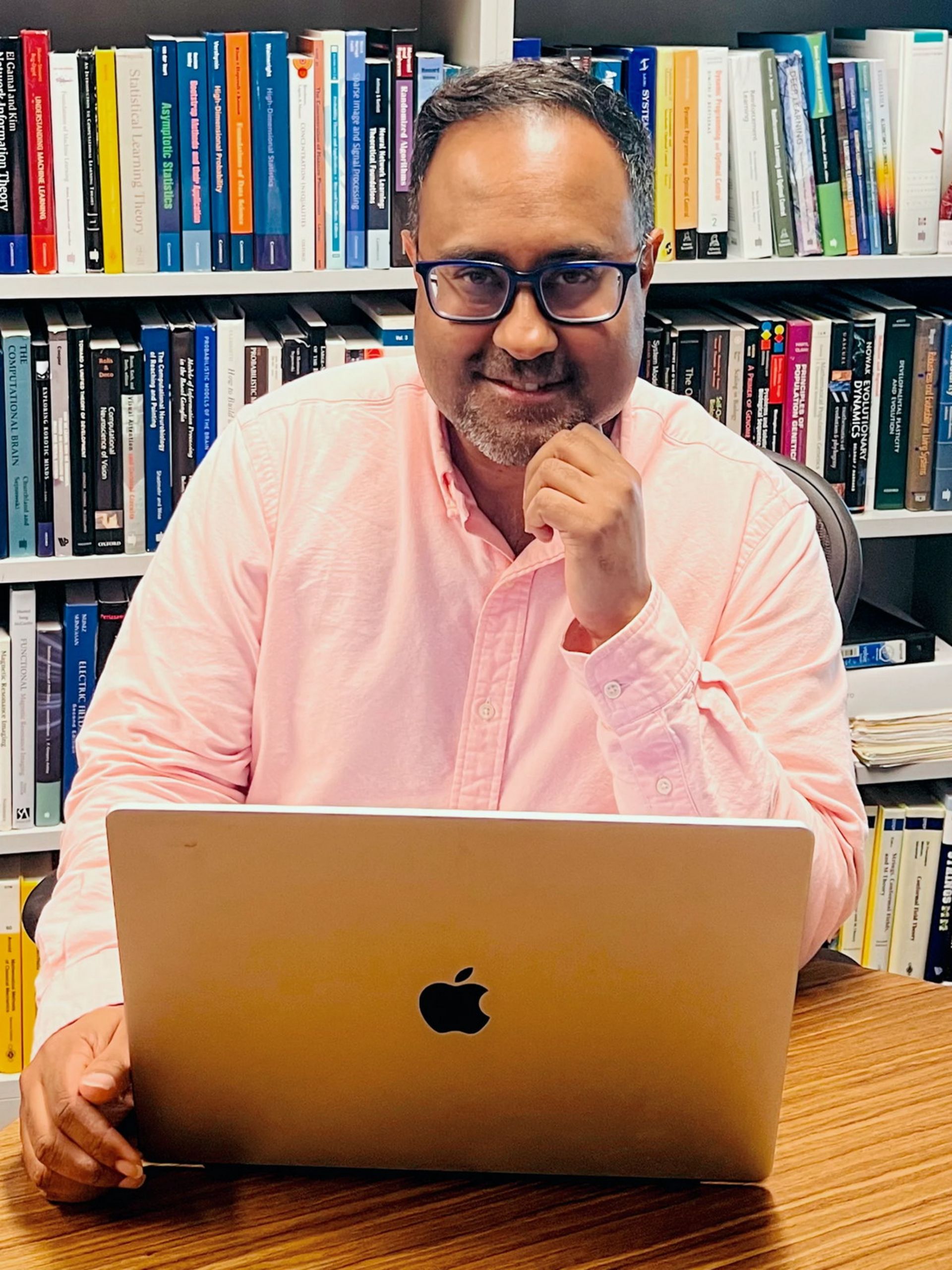 سوریا گانگولی فیزیکدان و محقق عصب‌شناسی در استنفورد