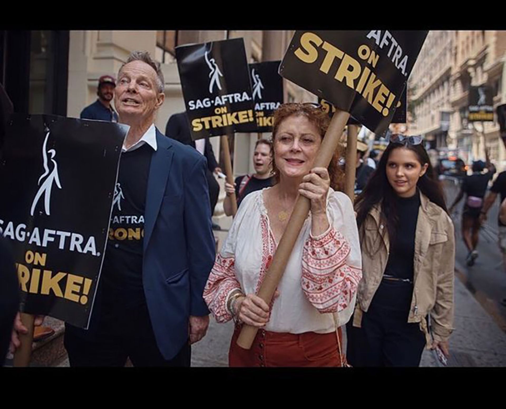 سوزان ساراندون در تجمع اعتراضی