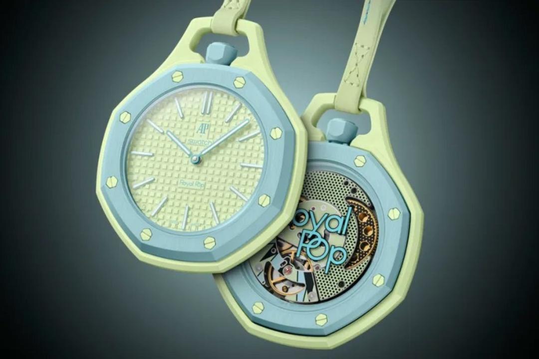 نمای جلو ساعت جیبی سواچ سری رویال پاپ