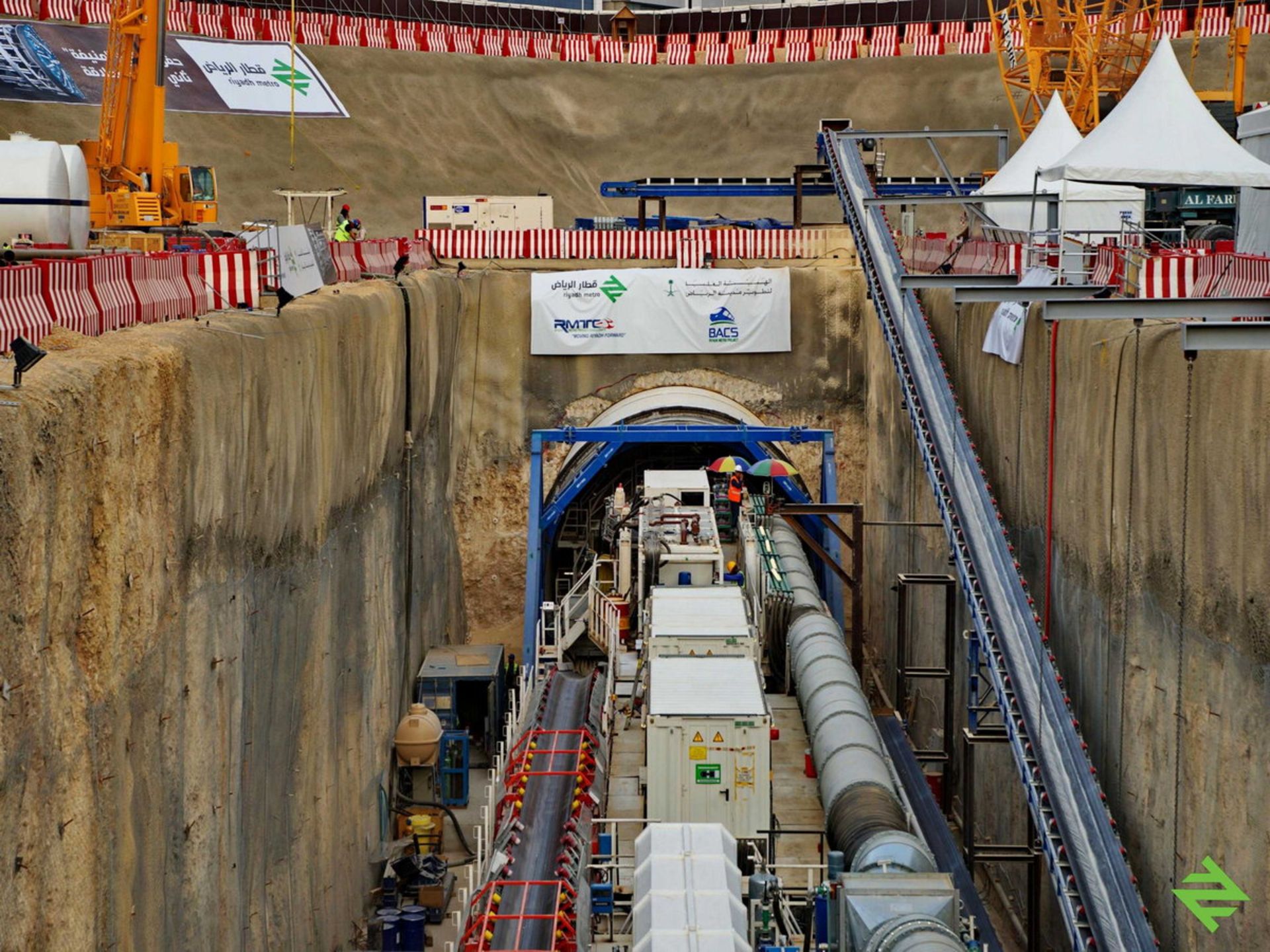 سیستم زهکشی و محافظت در برابر سیلاب در ورودی ایستگاه‌ مترو ریاض