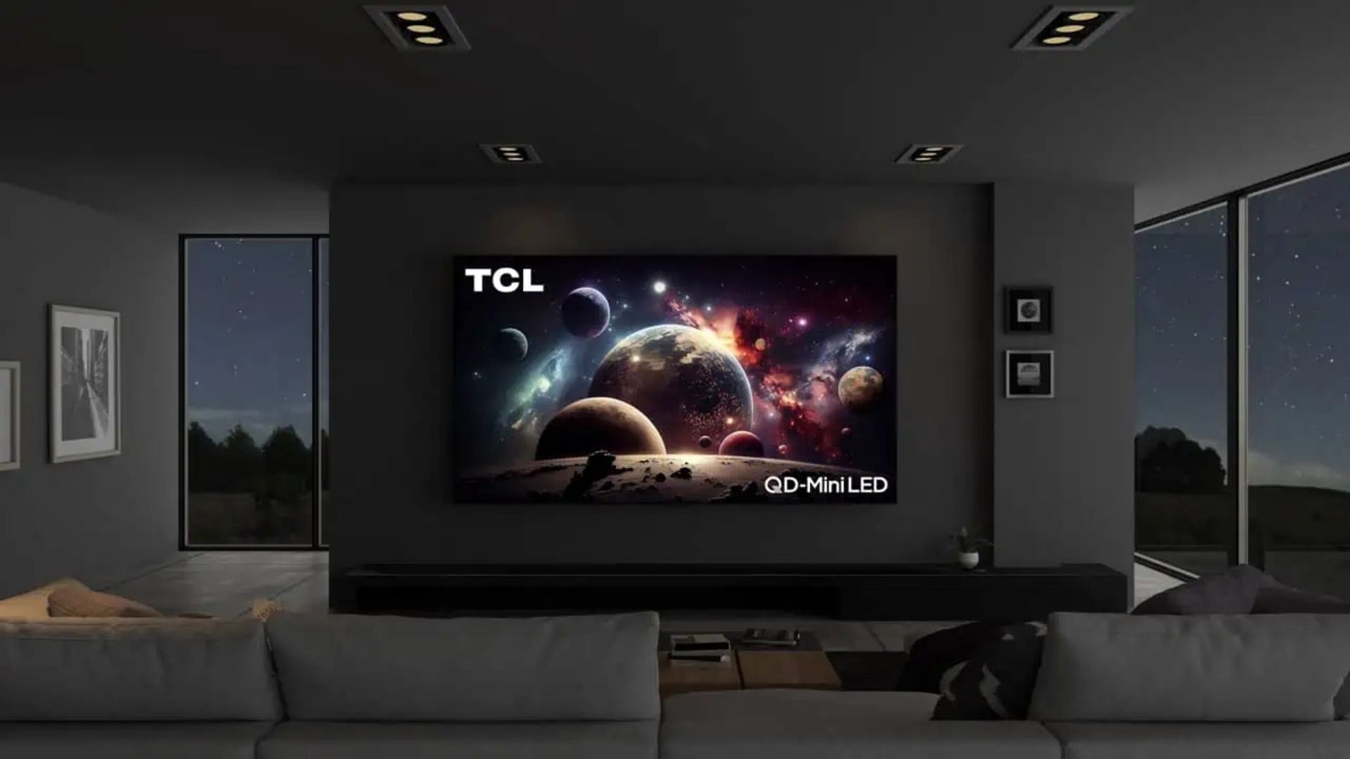 نمای صفحه‌نمایش بزرگ تلویزیون مینی LED مدل QM89 TCL در خانه