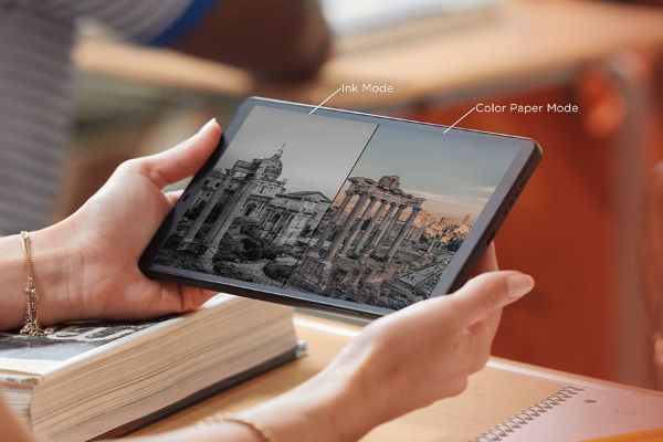 نمایشگر تبلت Tab 8 Nxtpaper 5G در حالت سیاه‌وسفید و تمام‌رنگ