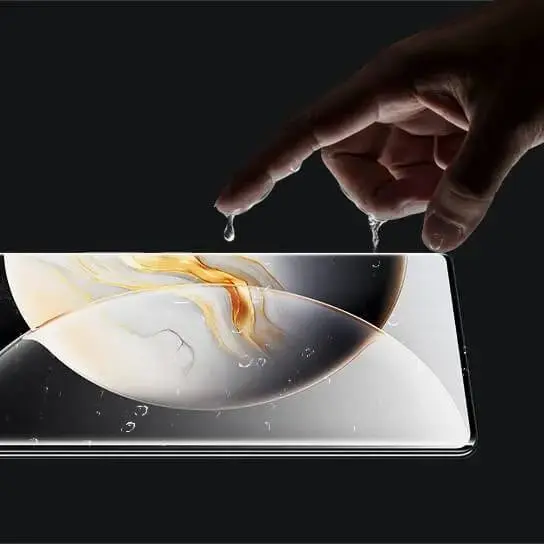 لمس نمایشگر لبه‌خمیده‌ی گوشی تکنو camon 30S با انگشت مرطوب