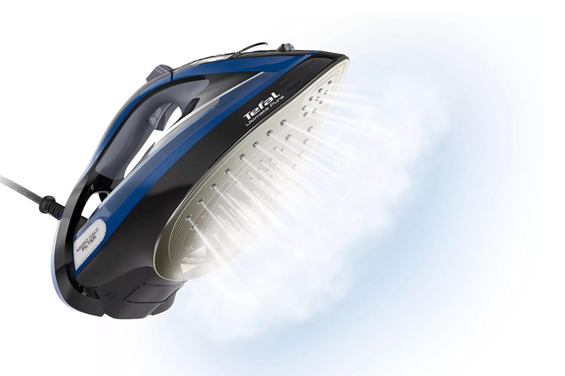 اتو بخار تفال Tefal FV9848 در حال بخاردهی عمودی