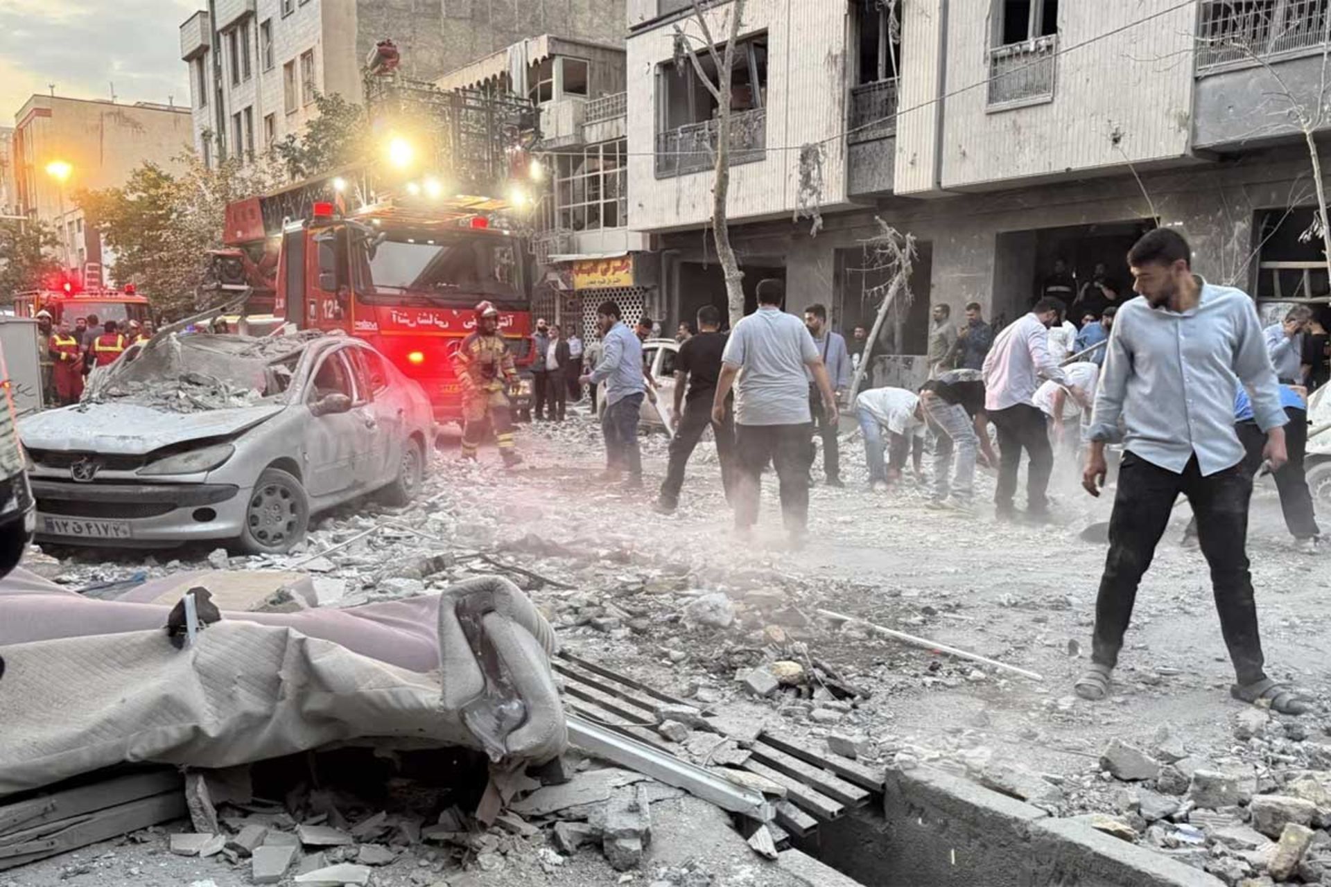 چشم‌انداز منظره آسیب‌دیده شهر دراثر بمباران