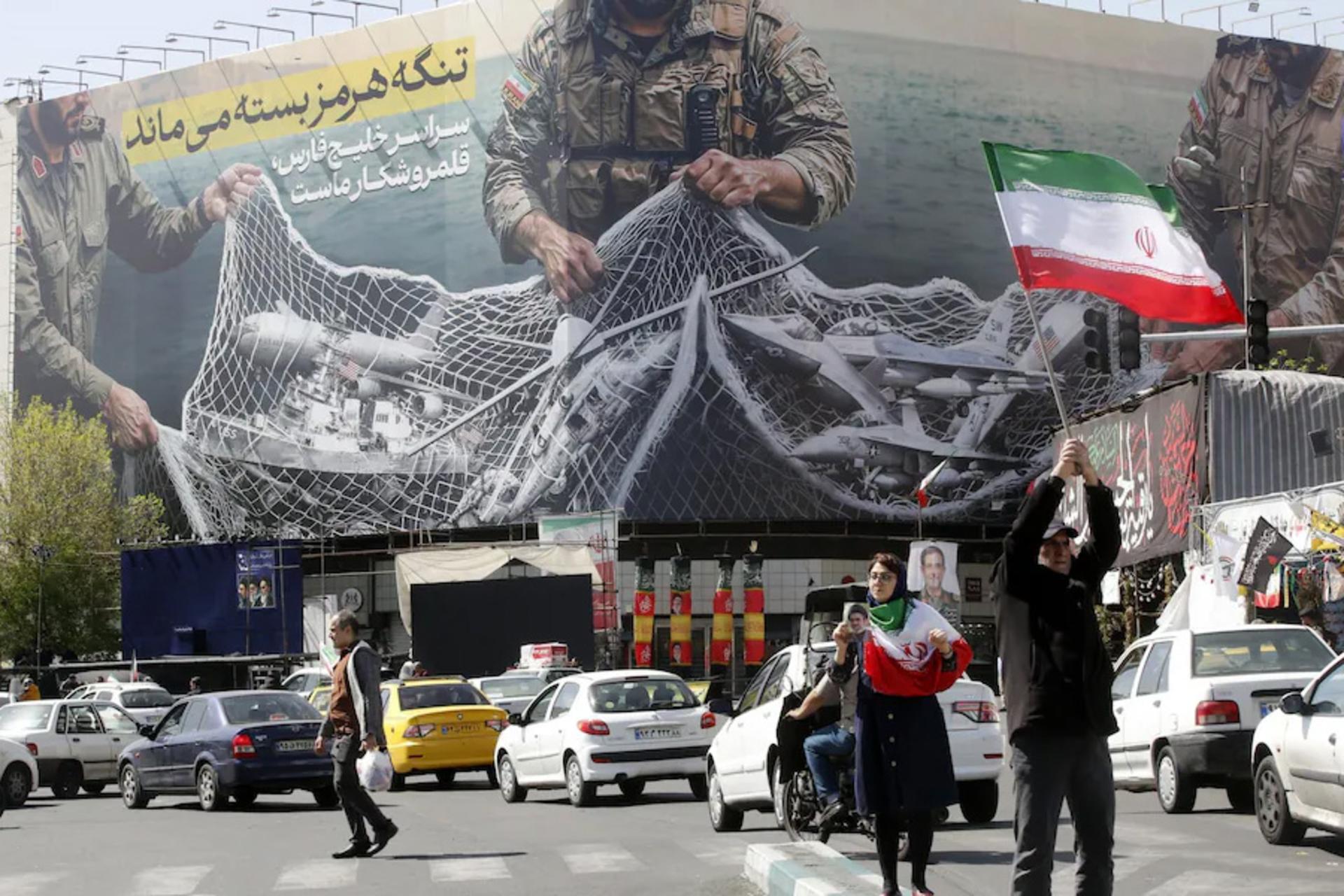 دیوارنگاه تنگه هرمز