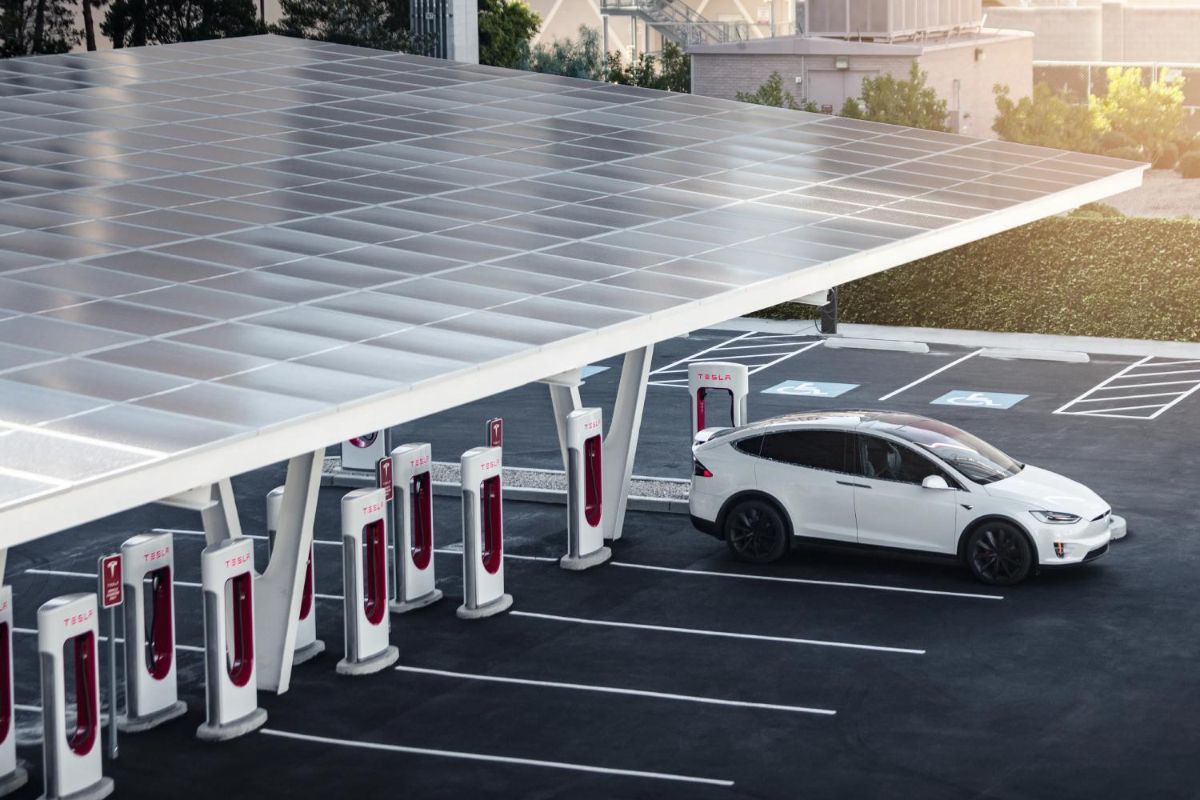 tesla-car-charging-6587d4078412edb5a5b9a5ce