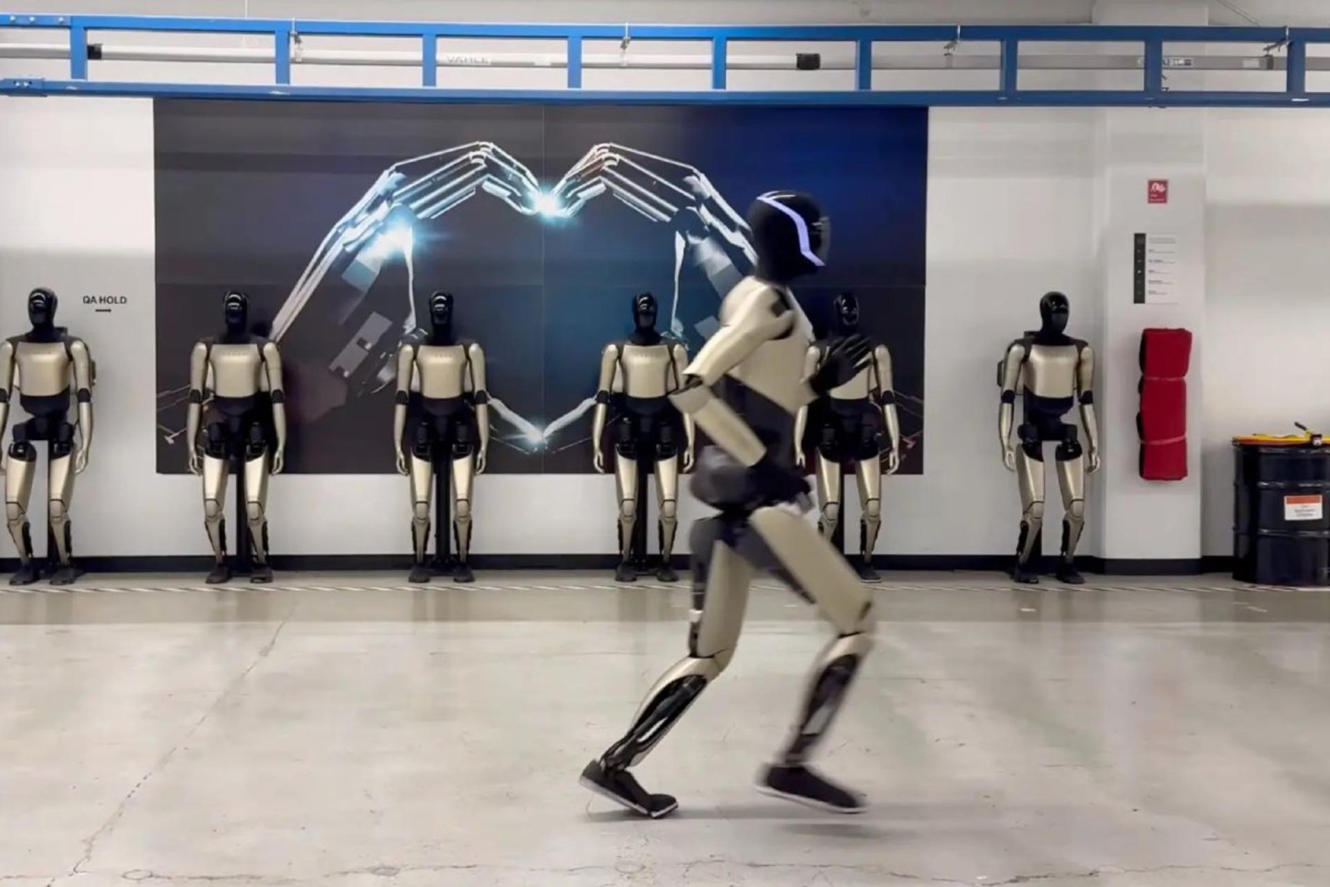 ربات تسلا درحال دویدن شبیه انسان