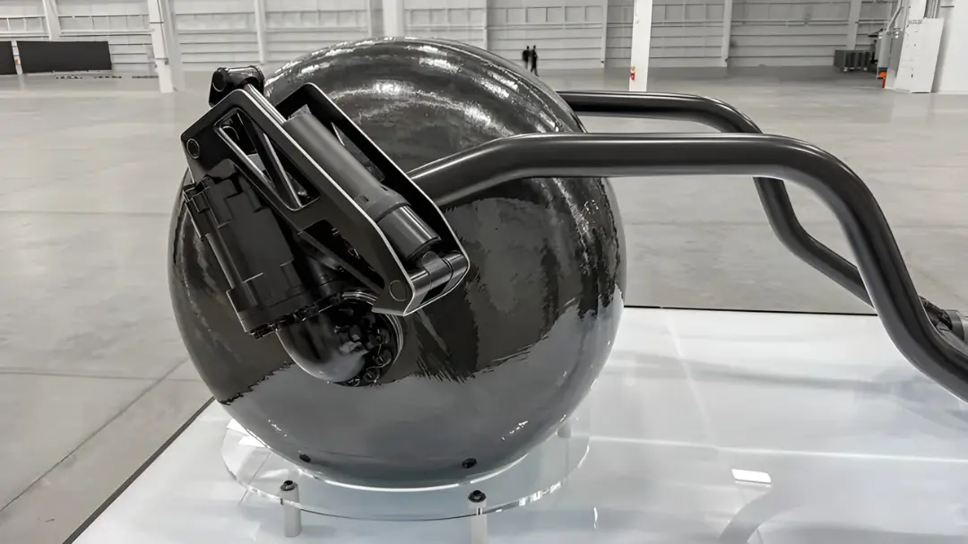 مخزن پرفشار COPV (Composite Overwrapped Pressure Vessel) با بافت فیبرکربن و لوله‌های متصل