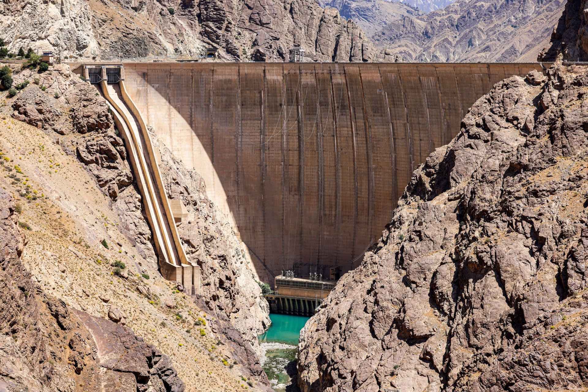 سد امیر کبیر در رشته کوه البرز شمالی ایران در ۱ ژوئن ۲۰۲۵