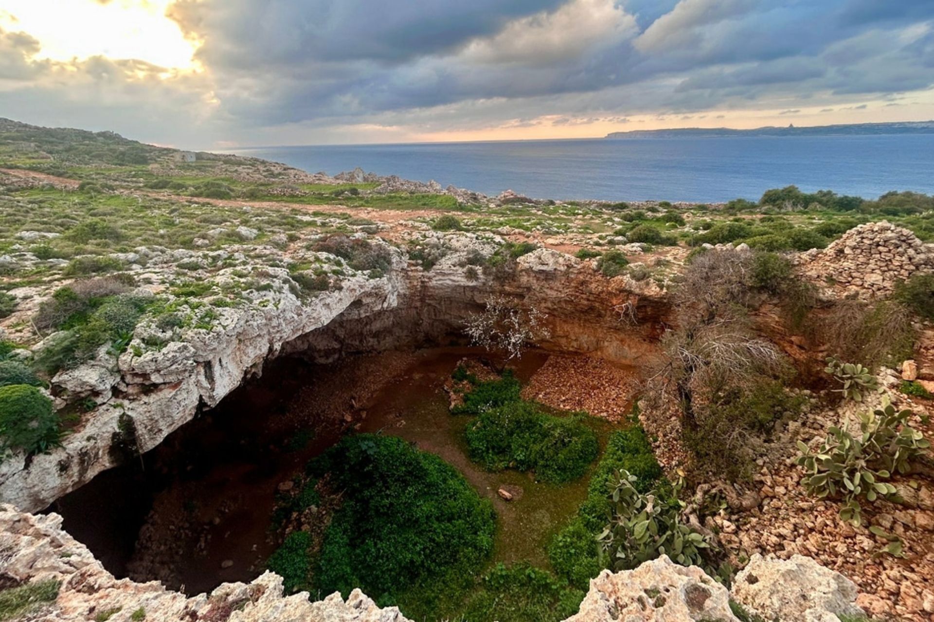 محوطه‌ی غاری لاتنیا در ناحیه‌ی شمالی ملیها در کشور مالت