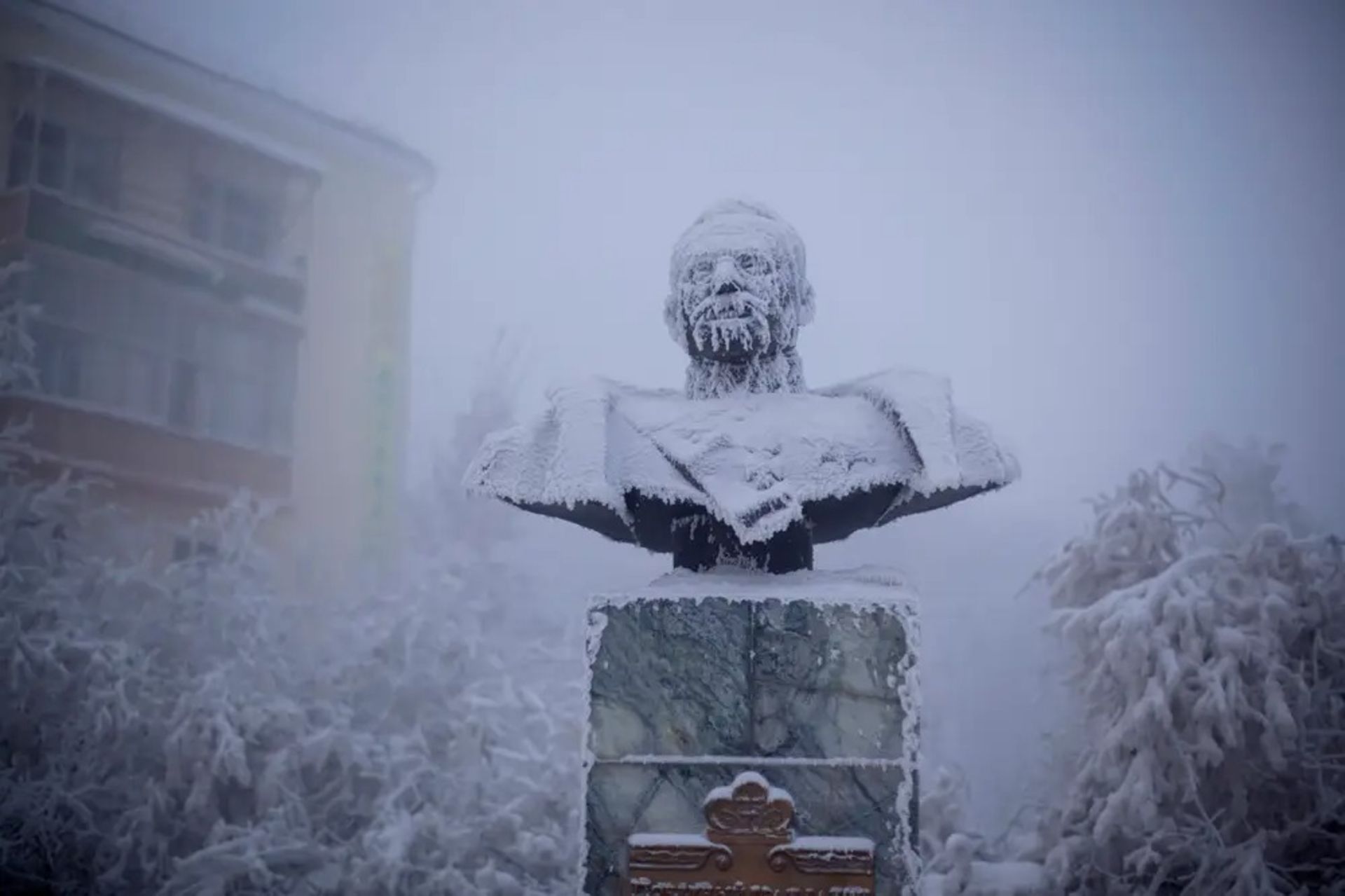 مجسمه یخ‌زده در سرما یاکوتسک