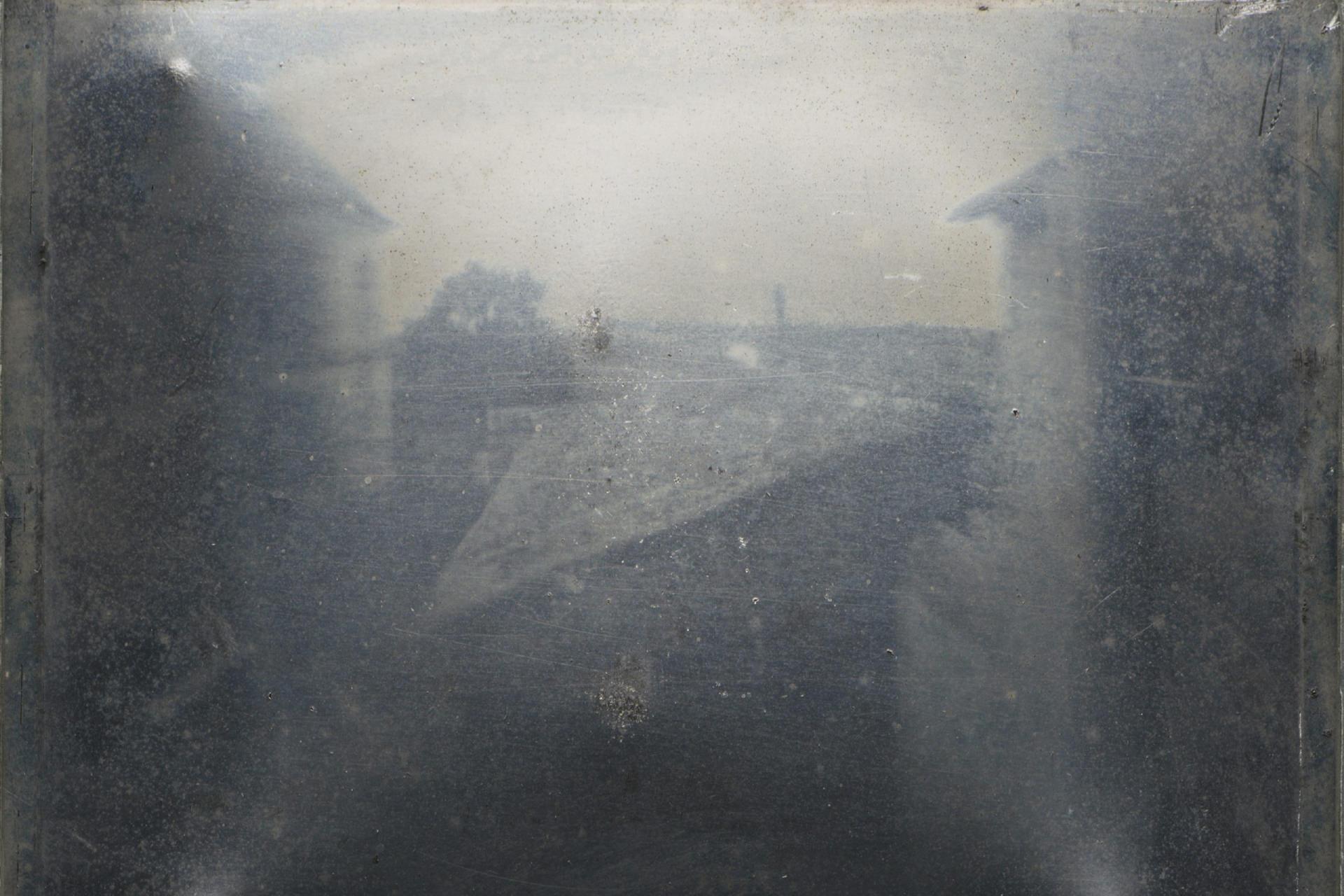 داستان اولین عکس تاریخ؛ چگونه ۸ ساعت نور خورشید، علم و هنر را تا ابد متحول کرد؟