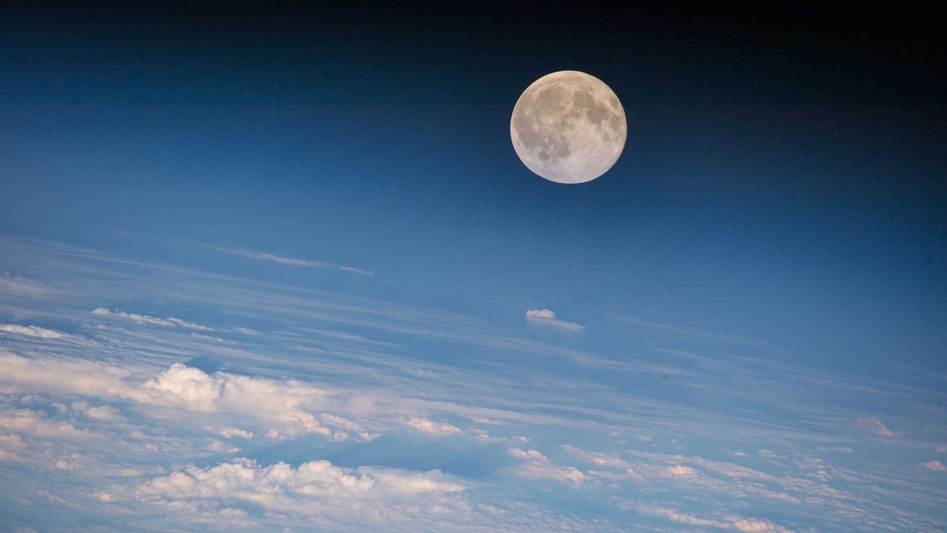 نمای ماه از ایستگاه فضایی بین‌المللی
