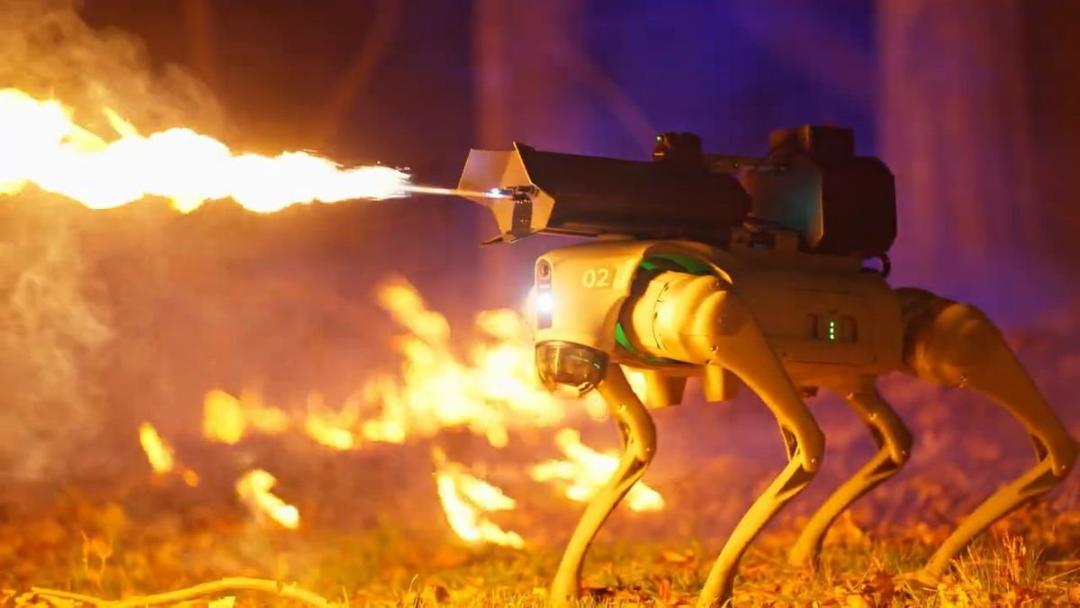 ربات سگ آتش افکن the thermonator
