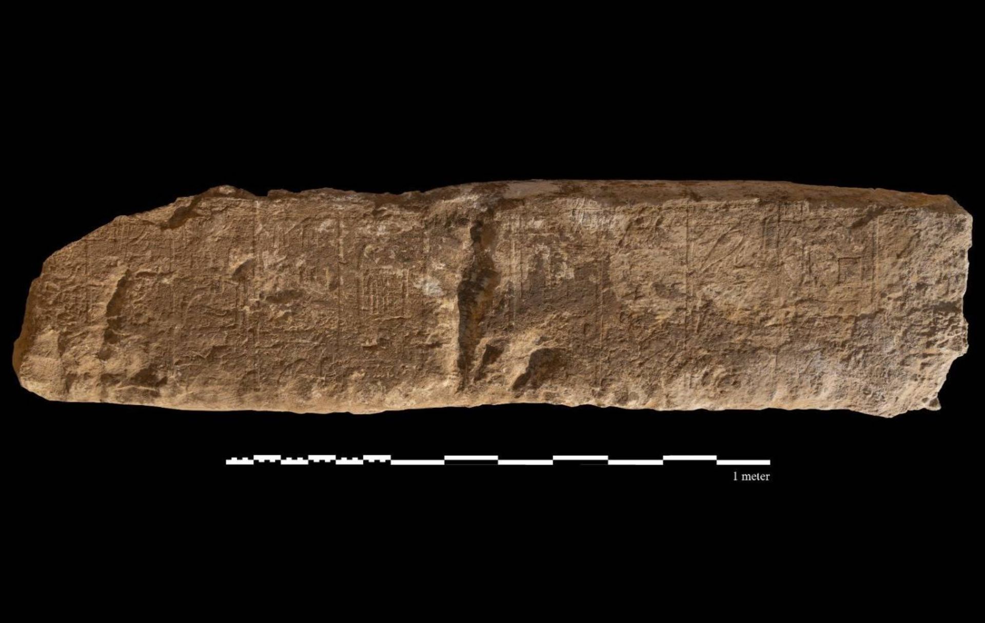 کتیبه‌های یافت شده در معبد دره، که شامل یک «تقویم عمومی» است که وقایع مذهبی را روایت می‌کند.