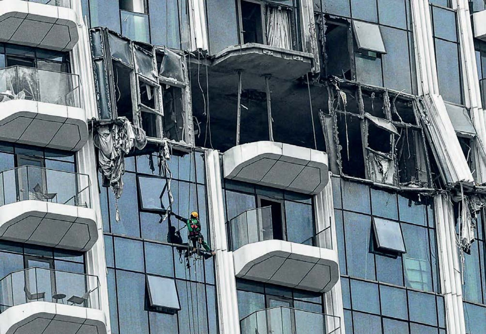 برج اسیب دیده در جنگ