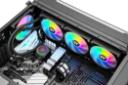 نمای نصب شده و درحال کار خنک کننده مایع ترمالتیک Thermaltake TH420 ARGB Sync All-In-One