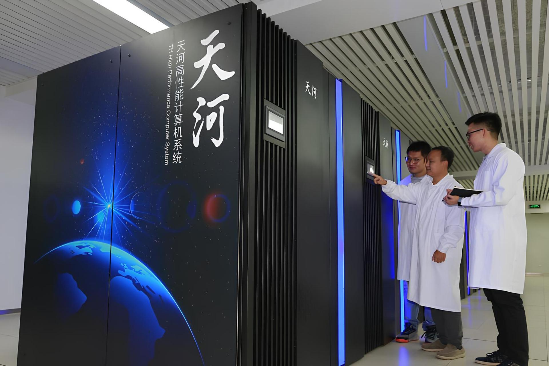 ابرکامپیوتر چینی Tinahe 3 همراه با کارشناس‌ های چینی