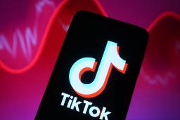 لوگو تیک تاک / TikTok روی گوشی