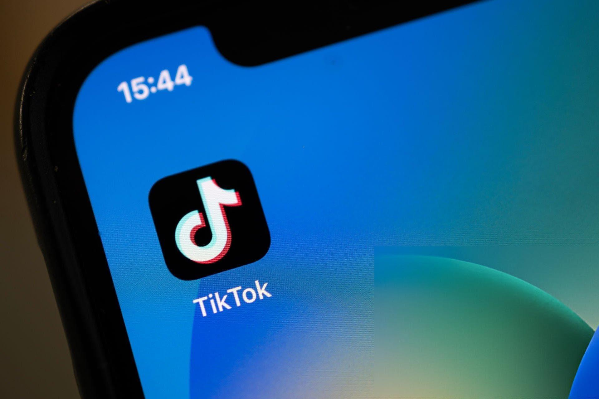 لوگو تیک تاک / TikTok از نمای نزدیک