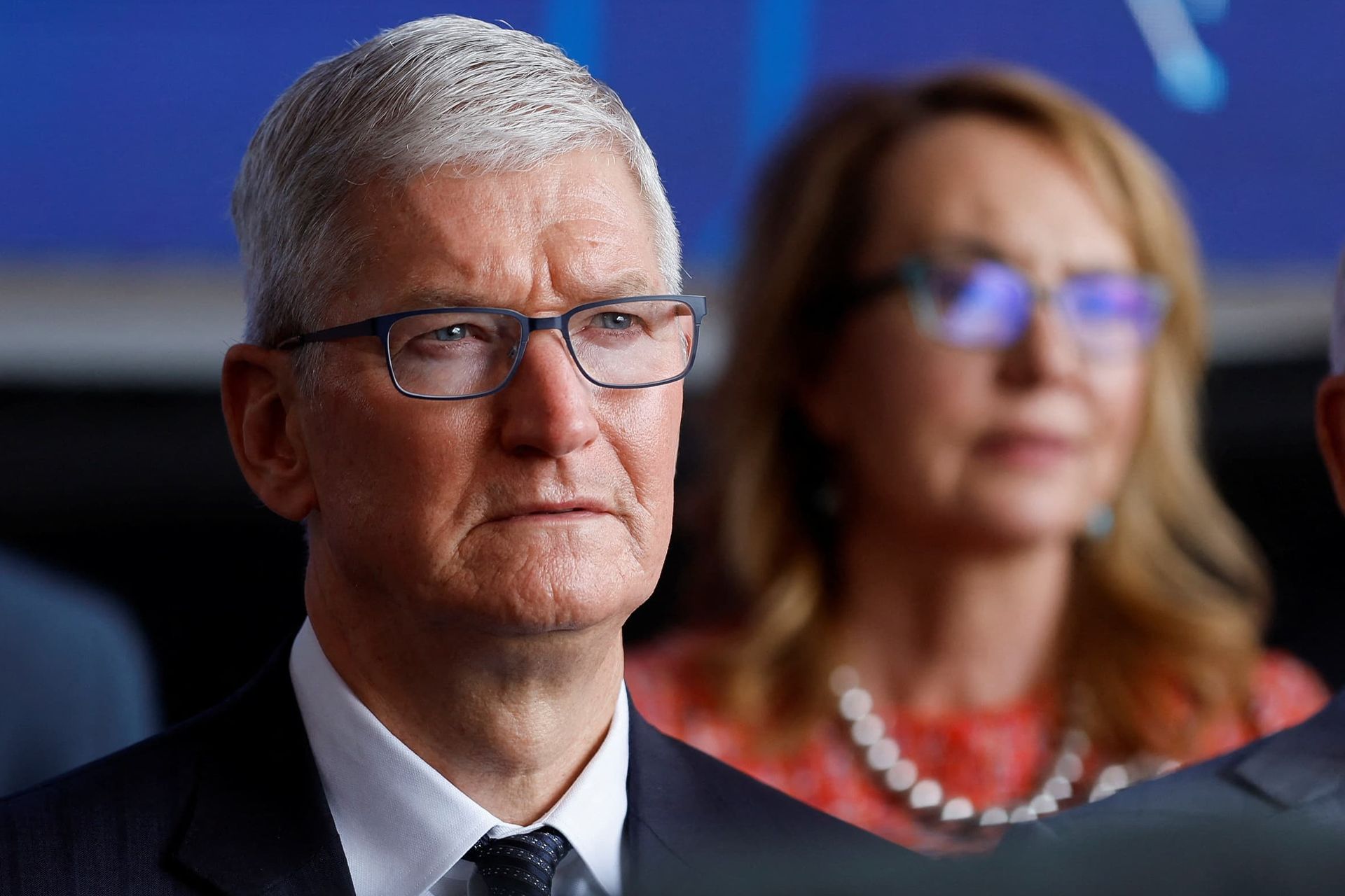 تیم کوک مدیرعامل اپل با کت شلوار Apple Tim Cook