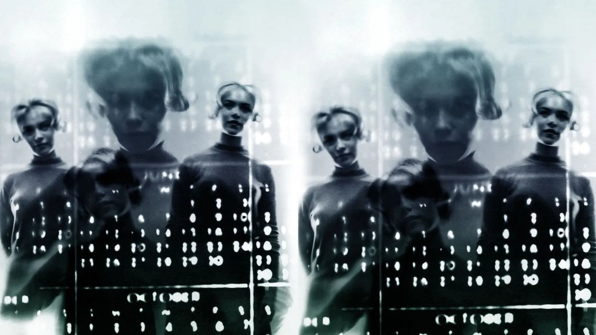 چند زن در برابر شماره‌های انگلیسی