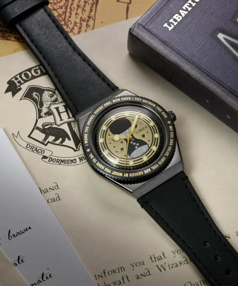 ساعت مچی تایمکس (Timex) با طرح نجومی و نمادهای دنیای هری پاتر