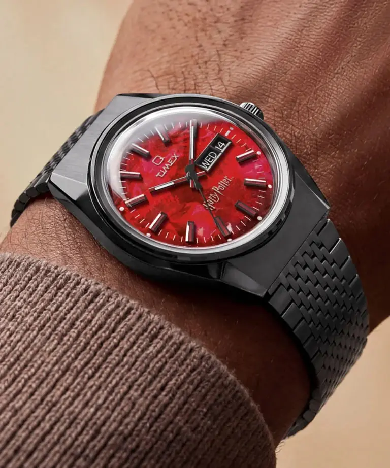 ساعت مچی تایمکس (Timex) با صفحه قرمز طرح هری پاتر