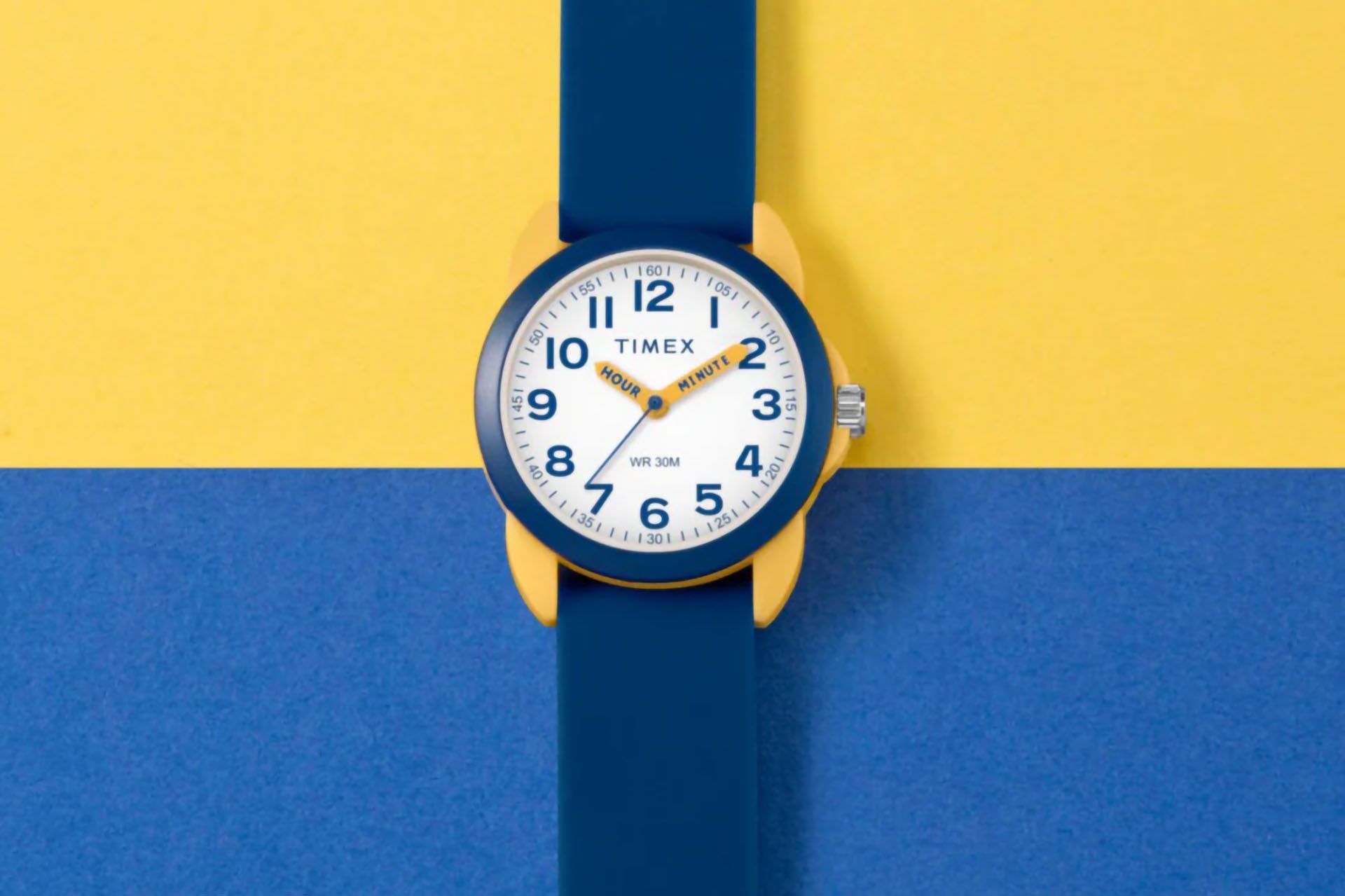 ساعت مچی بچگانه تایمکس مدل ماشین زمان بند سیلیکونی رنگ آبی و زرد با عقربه‌های نام گذاری شده