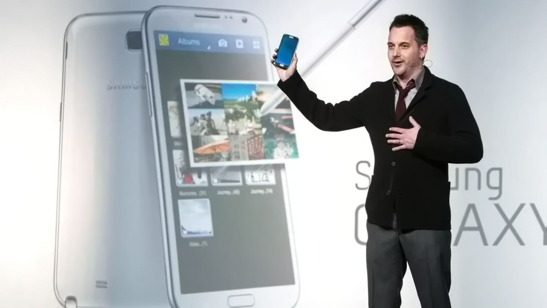 تاد پندلتون مدیر بازاریابی سامسونگ سال ۲۰۱۲ با گلکسی نوت ۲