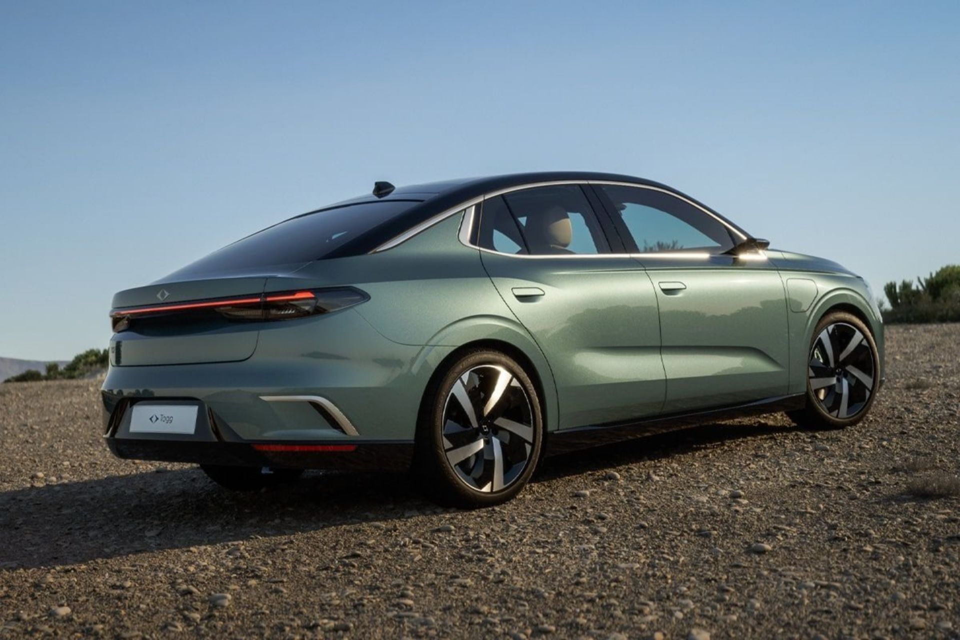 نمای سه‌چهارم عقب خودروی Togg T10F رنگ سبز
