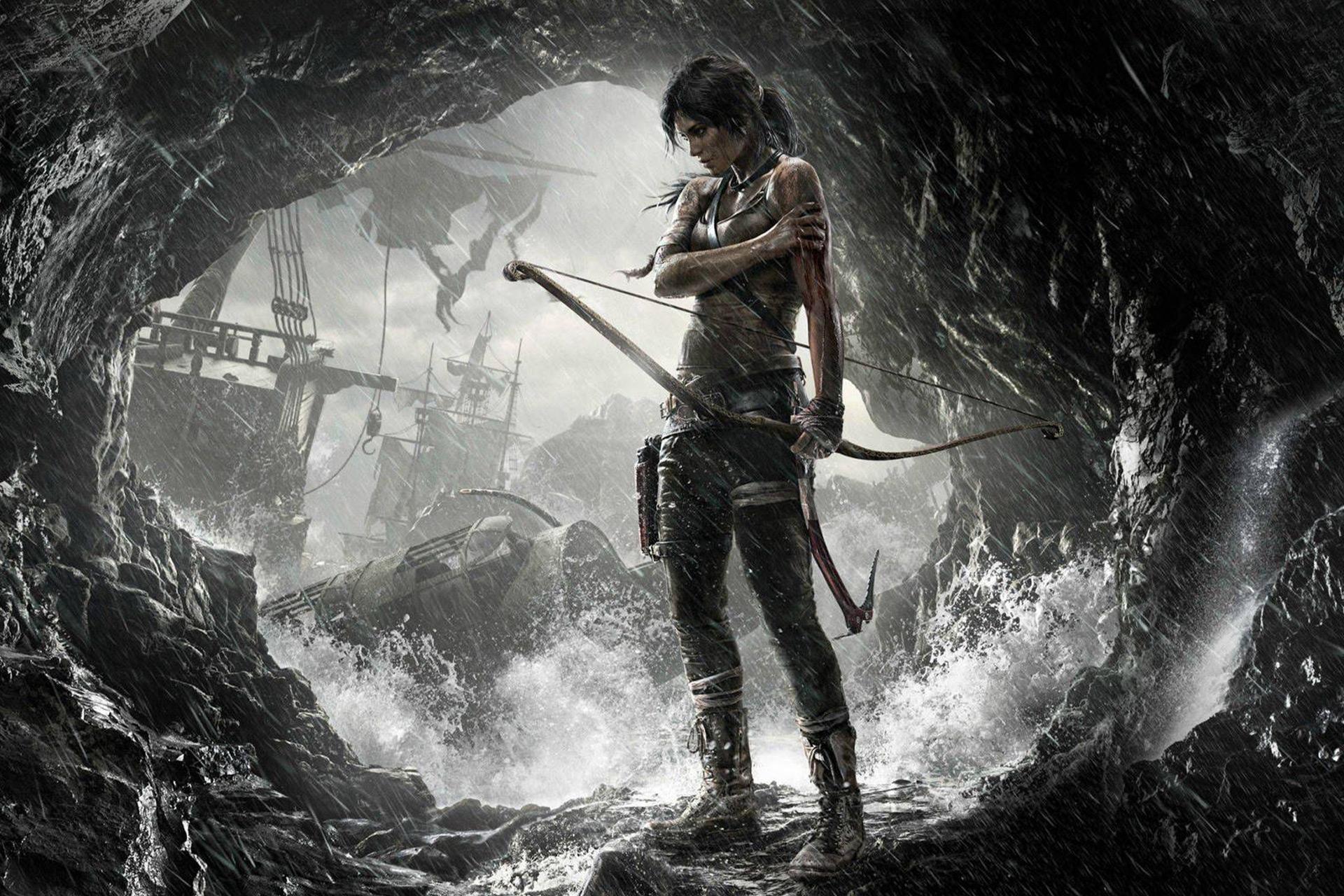 مرجع متخصصين ايران تصوير شخصيت لارا كرافت در بازي Tomb Raider كه با تير و كمان ايستاده است