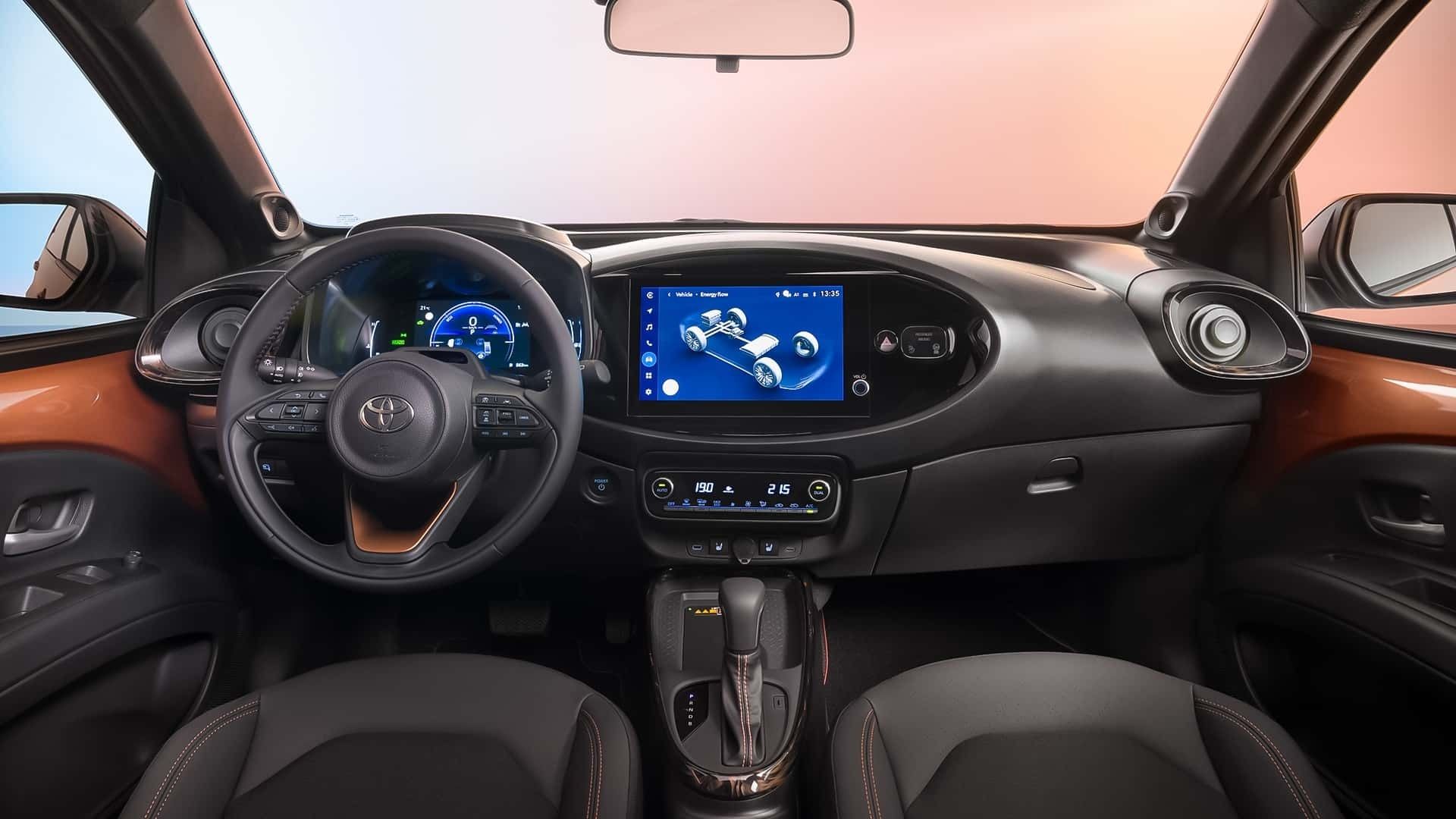 نمای داخل کابین خودرو تویوتا Aygo X