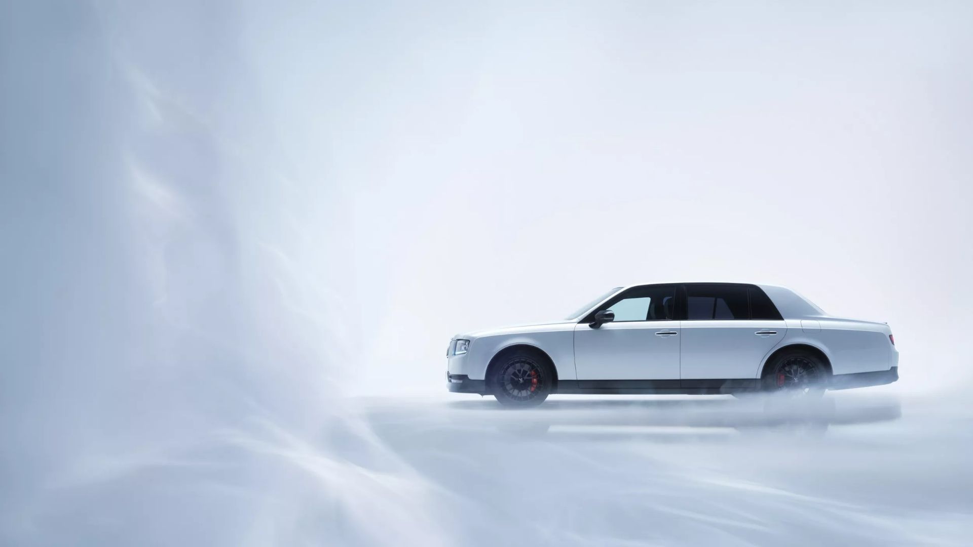 نمای جانبی خودرو تویوتا سنچوری