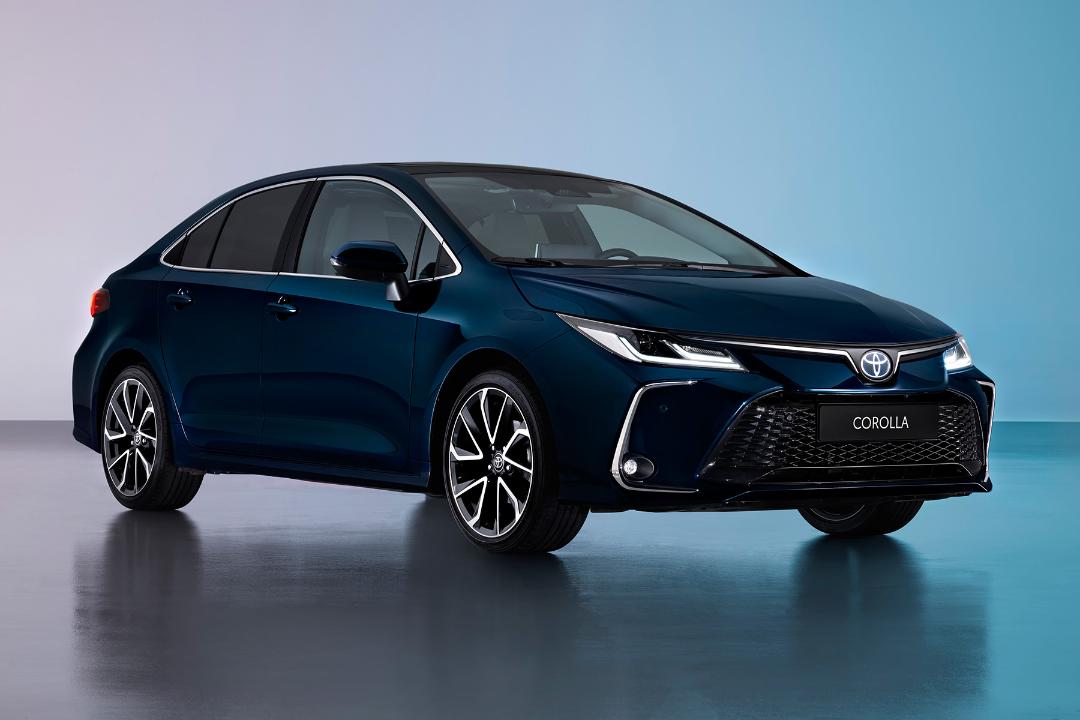 تویوتا کرولا هیبرید Toyota Corolla Hybrid 2024 نمای جلو و جانبی
