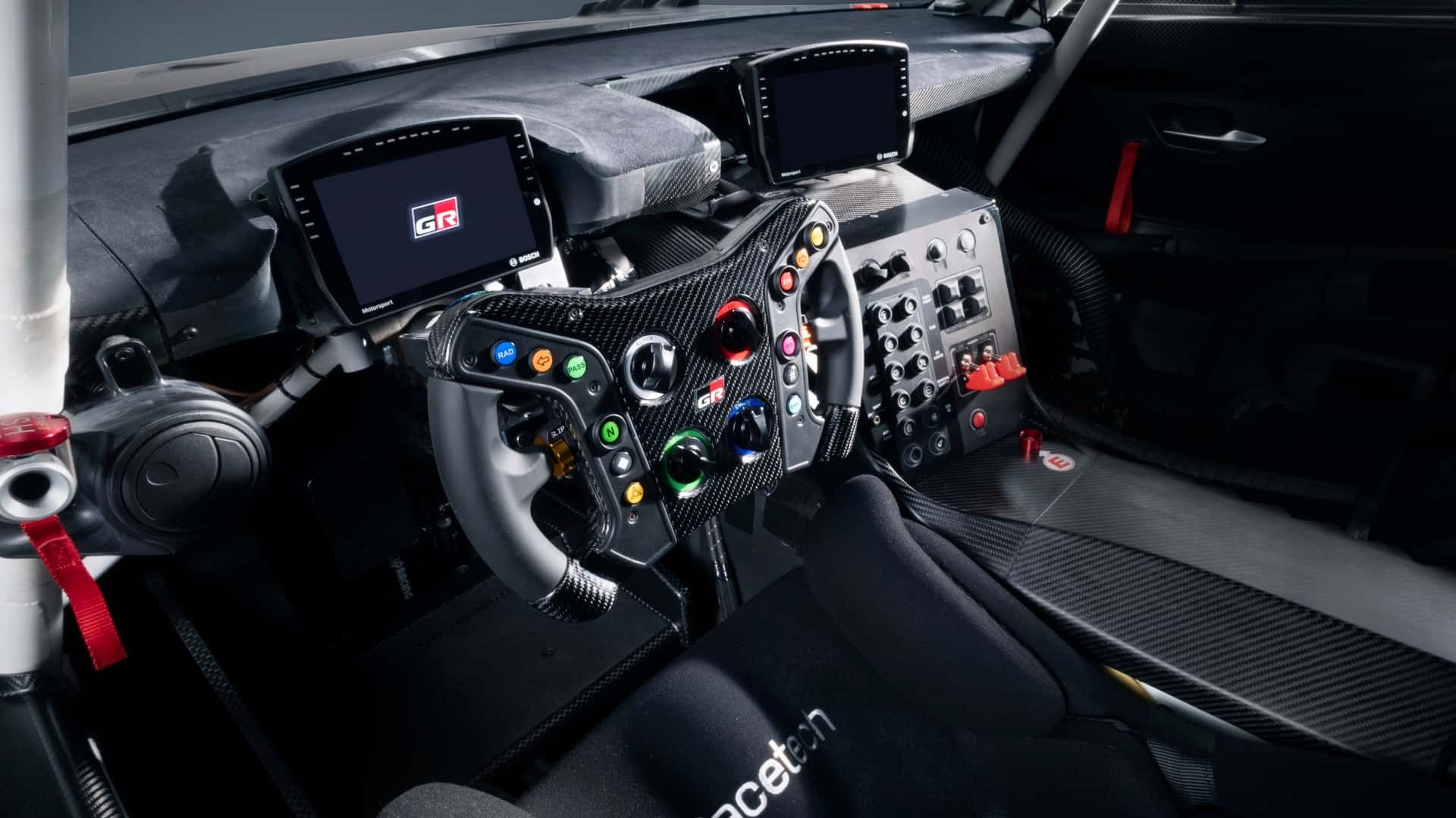 نمای کابین خودرو تویوتا جی‌آر جی‌تی GT3