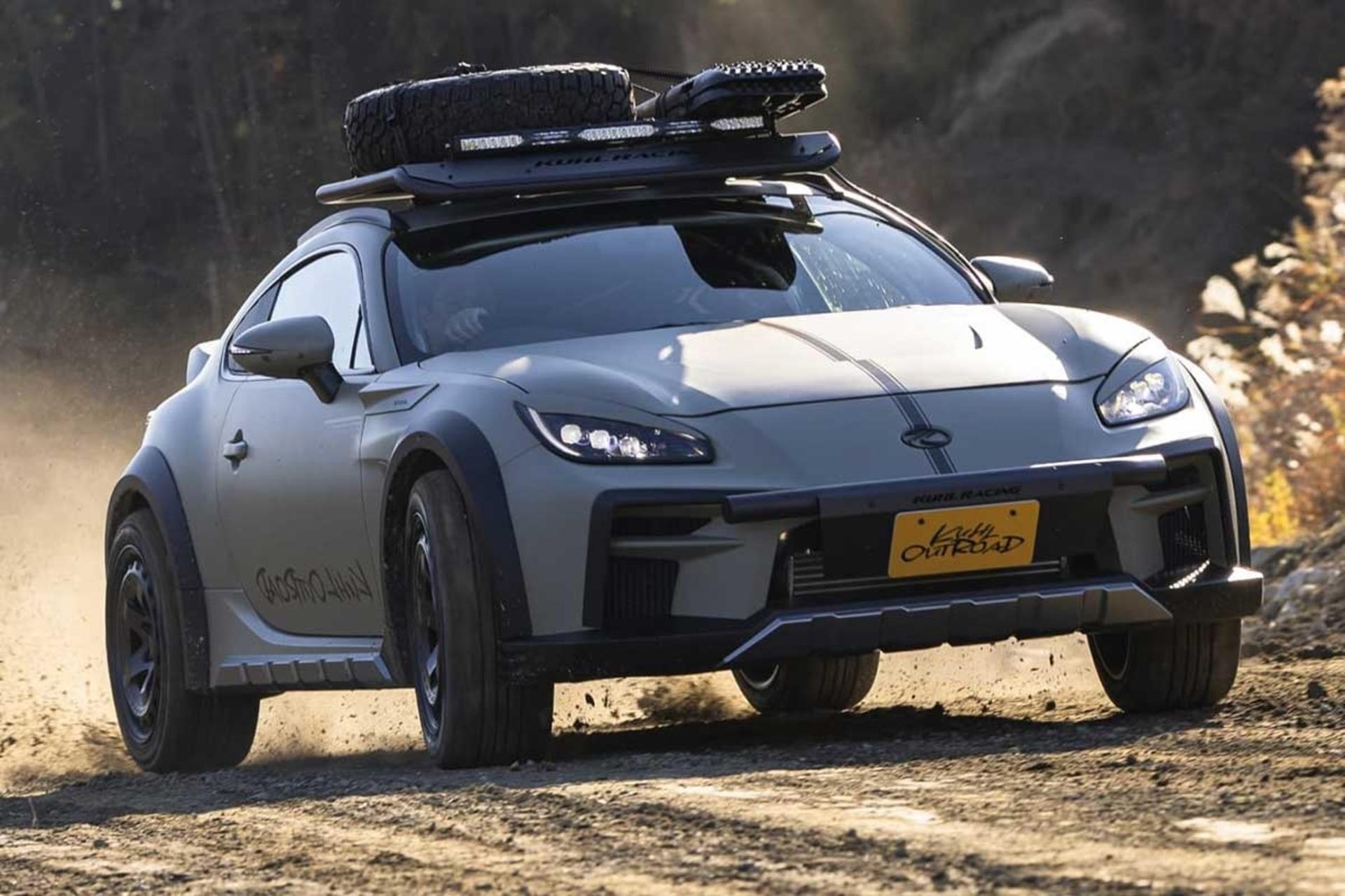 نمای سه‌چهارم جلو خودرو تویوتا GT86 کوهل در آفرود