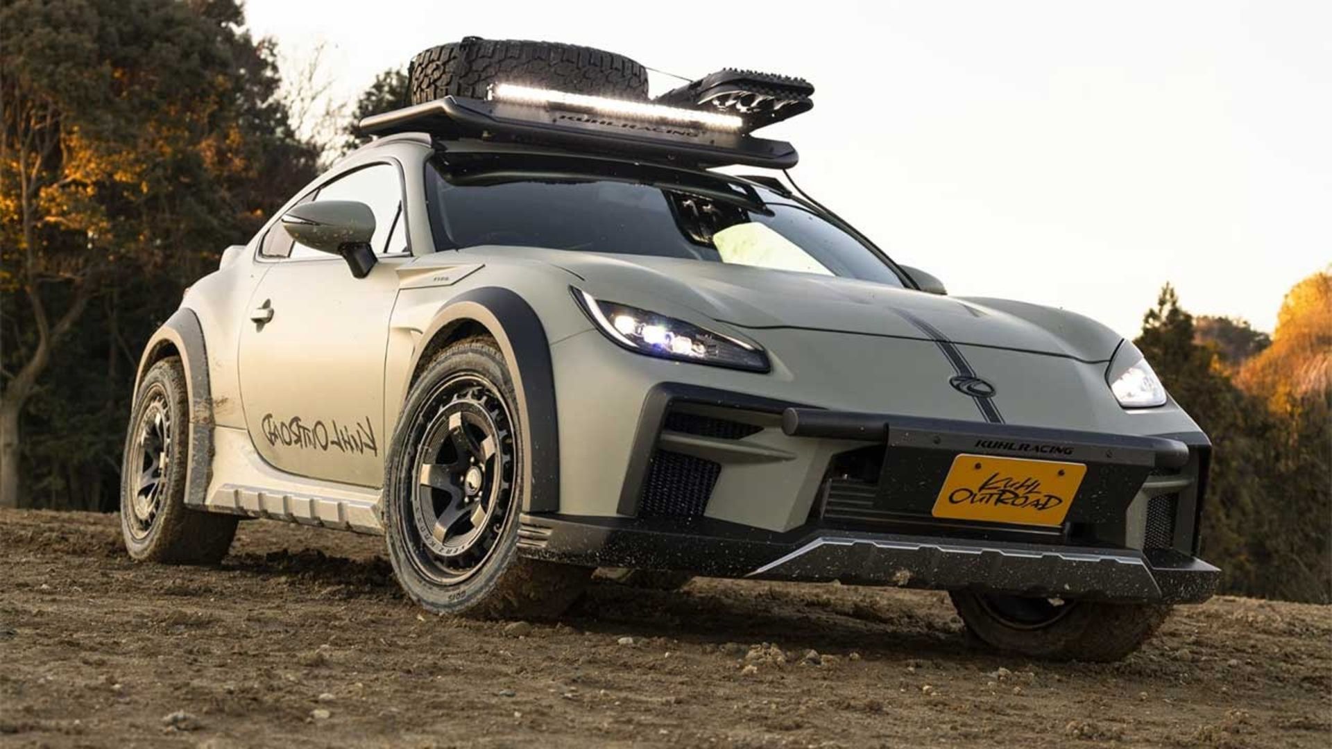 نمای سه‌چهارم جلو خودرو تویوتا GT86 کوهل