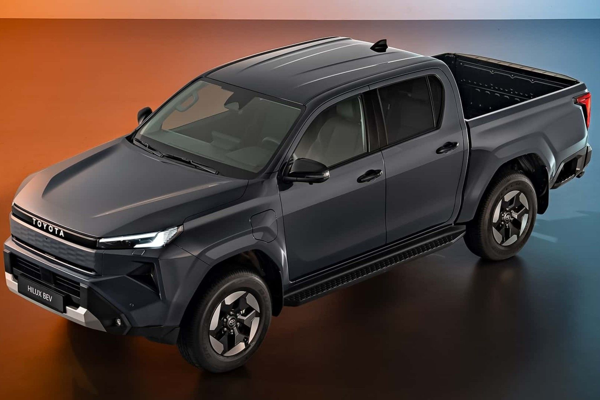 نمای سه‌چهارم جلو تویوتا هایلوکس ۲۰۲۶ از بالا