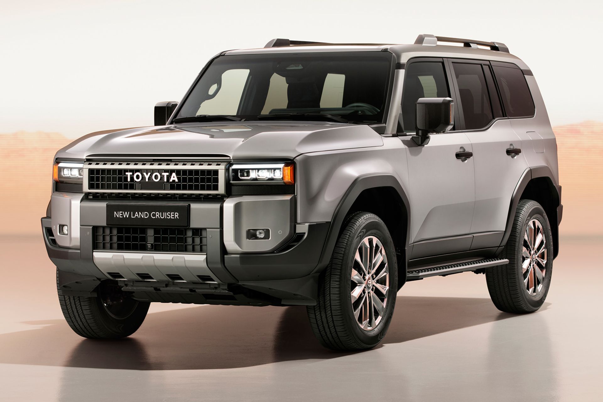 خودرو تویوتا پرادو Toyota Prado J250 2025 نمای جلو و جانبی