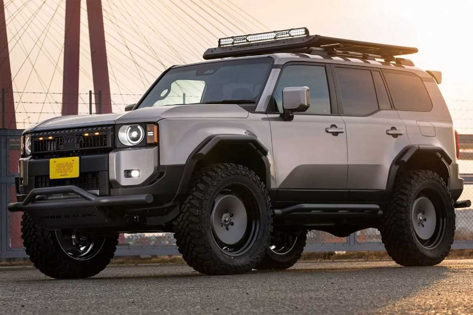 نمای سه‌چهارم جلو شاسی‌بلند تویوتا پرادو کوهل