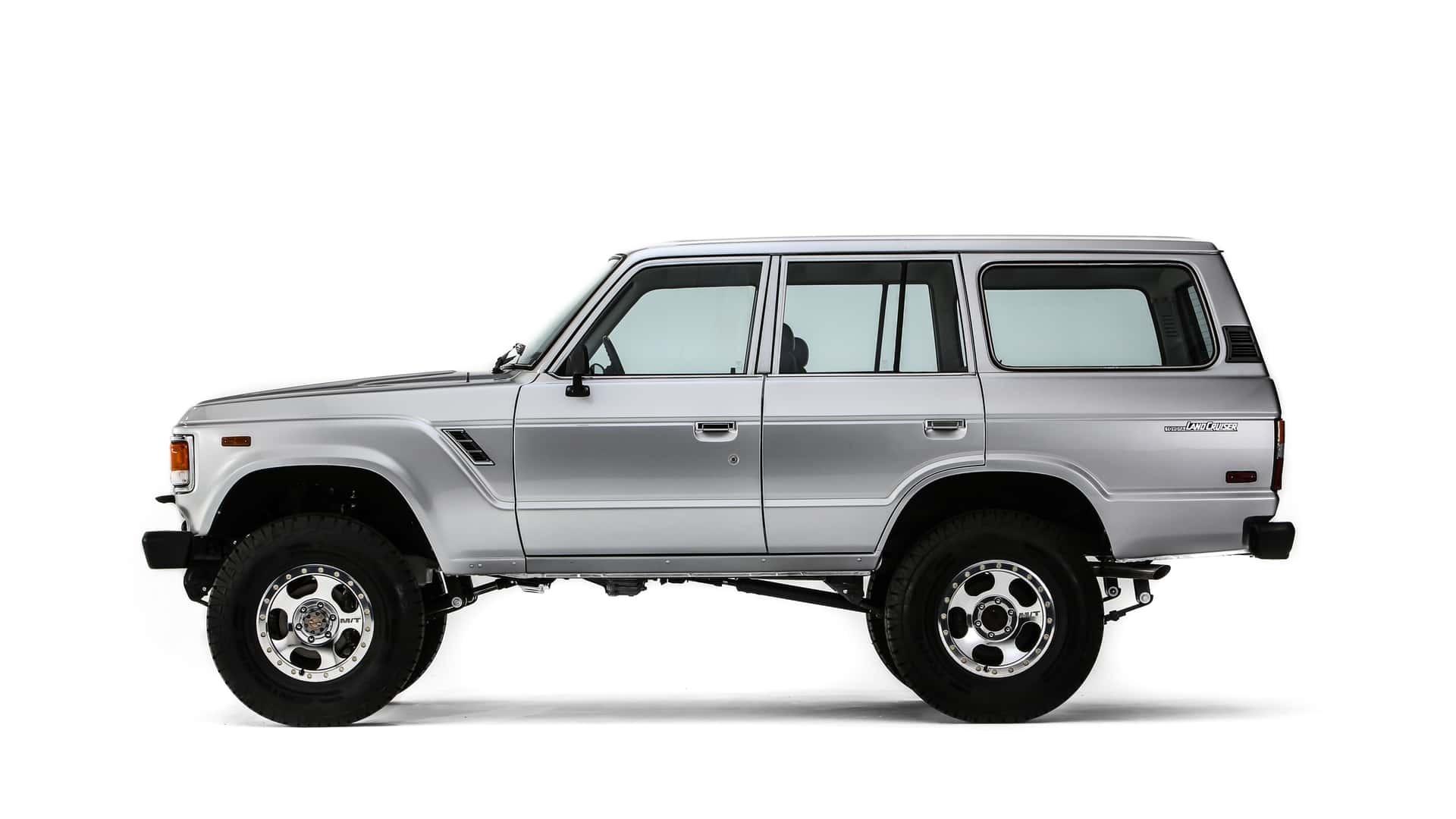 نمای جانبی خودرو تویوتا لندکروزر FJ60