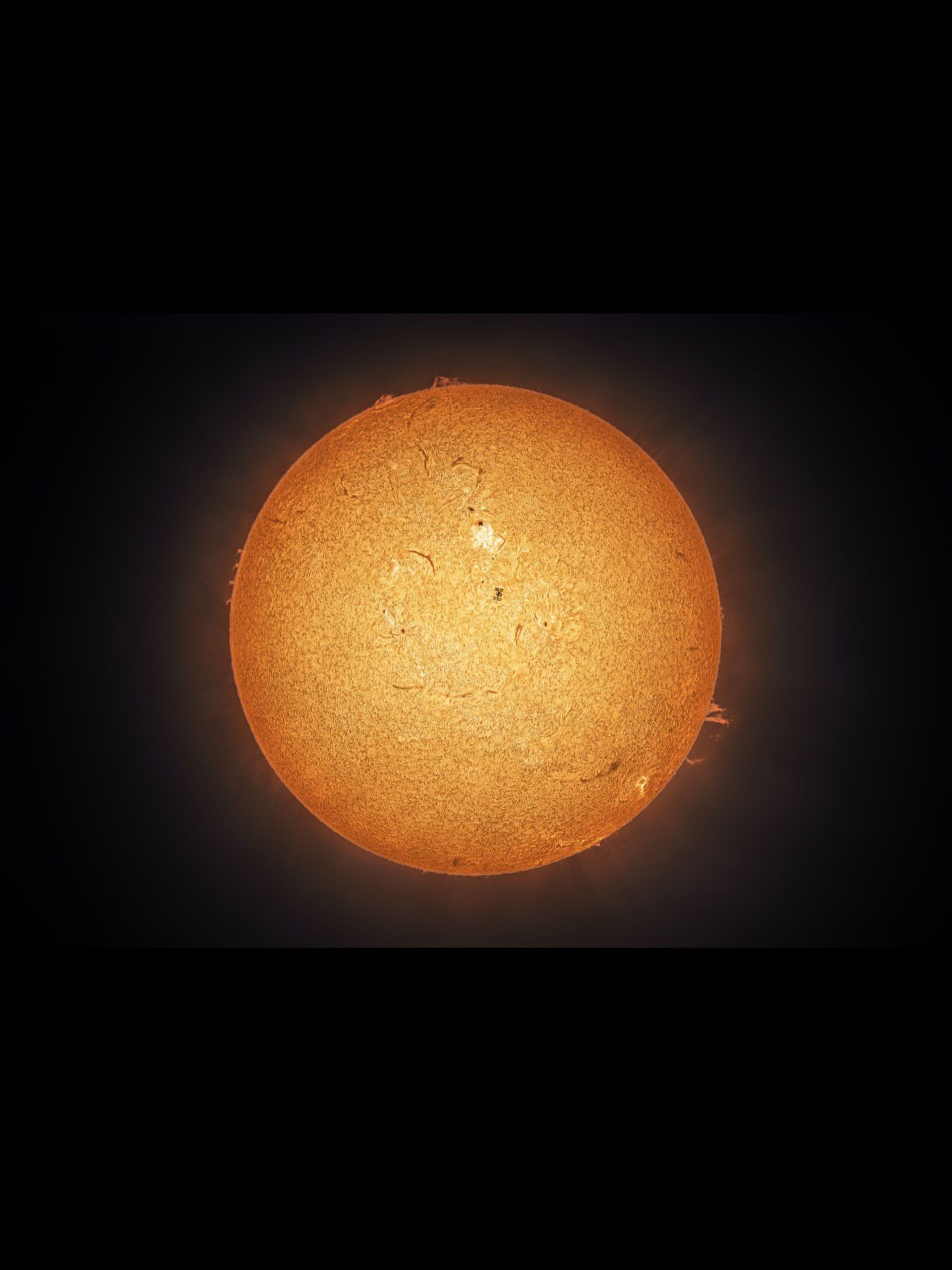 عبور ایستگاه فضایی بین‌المللی از قرص خورشیدی