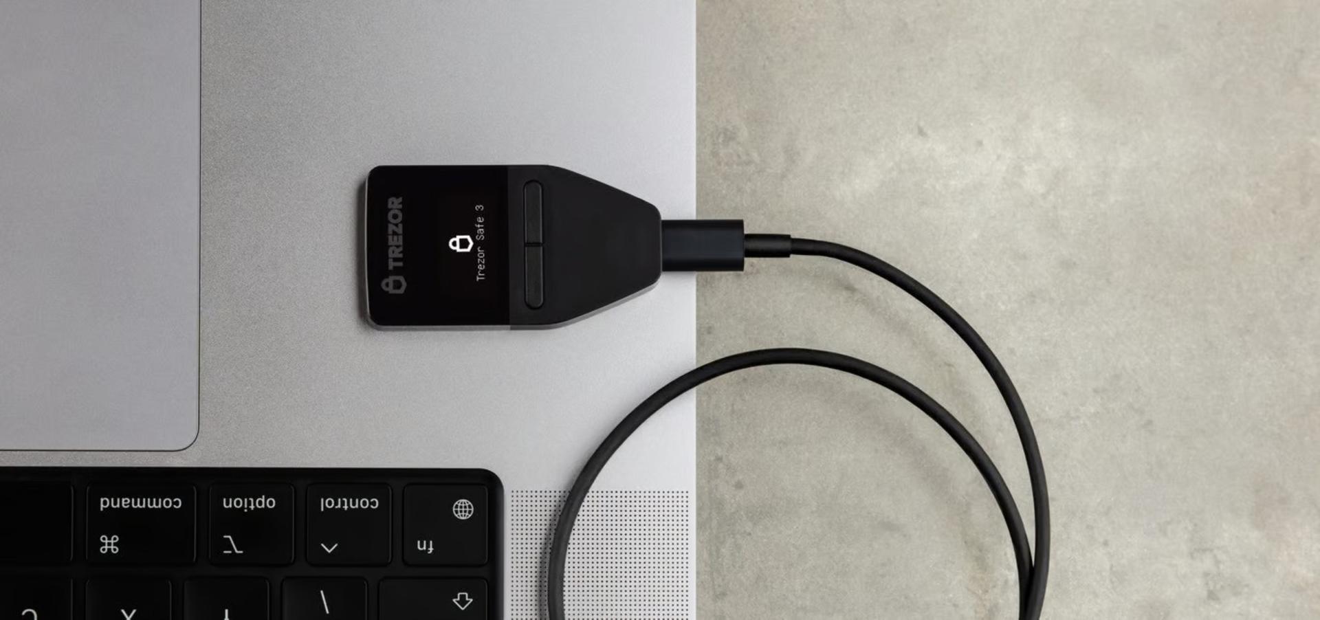 کیف پول سخت افزاری ارز دیجیتال Trezor Safe 3
