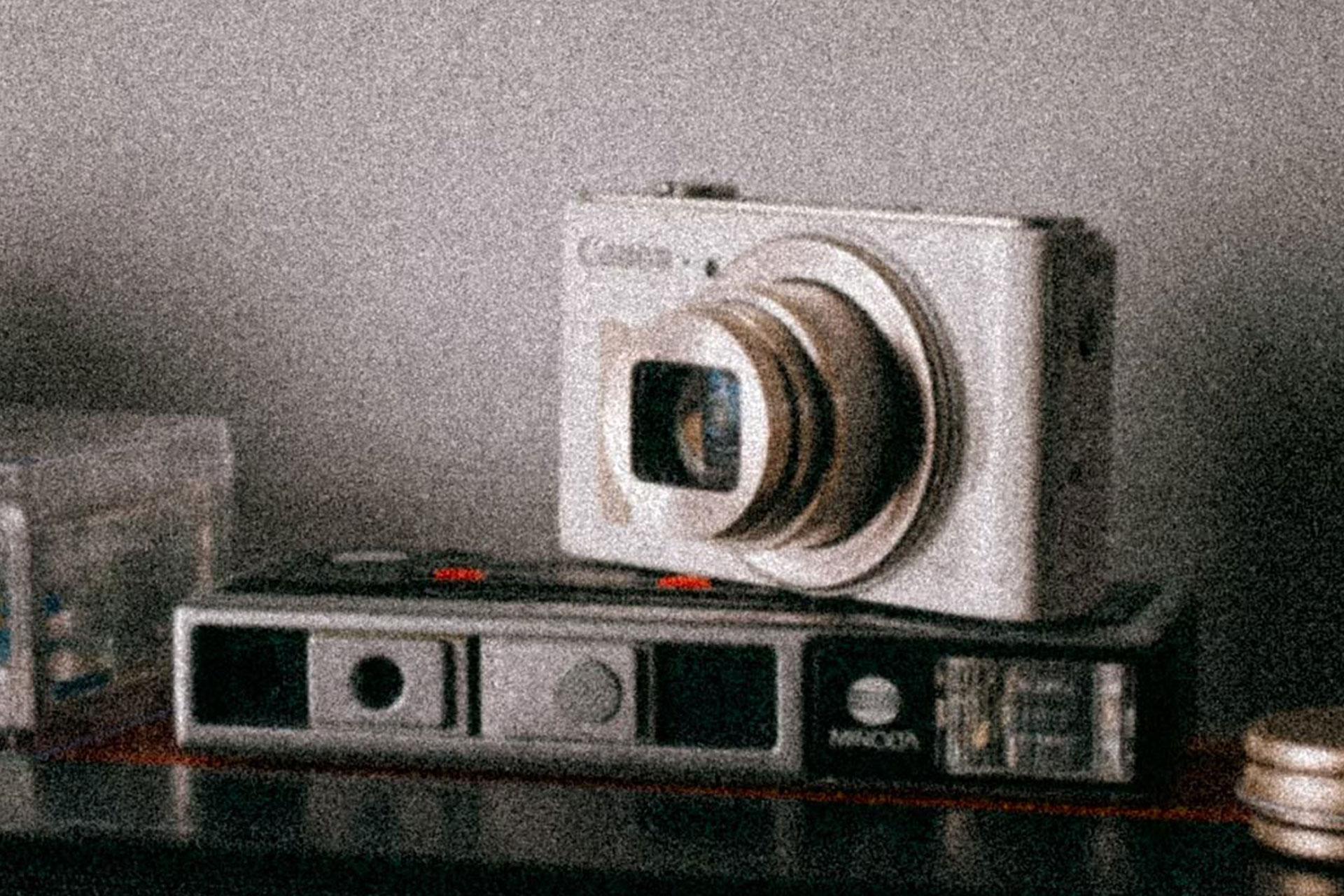 دوربین کانن نقره‌ای 