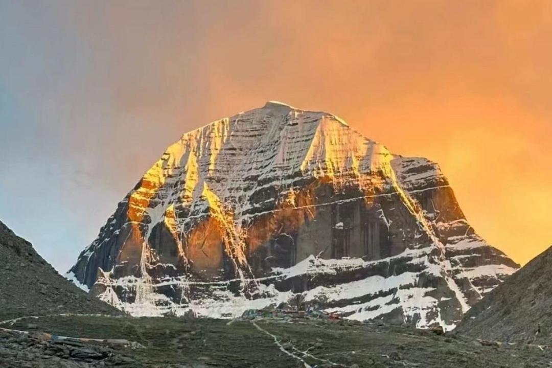 کوه کایلاش در تبت غروب آفتاب
