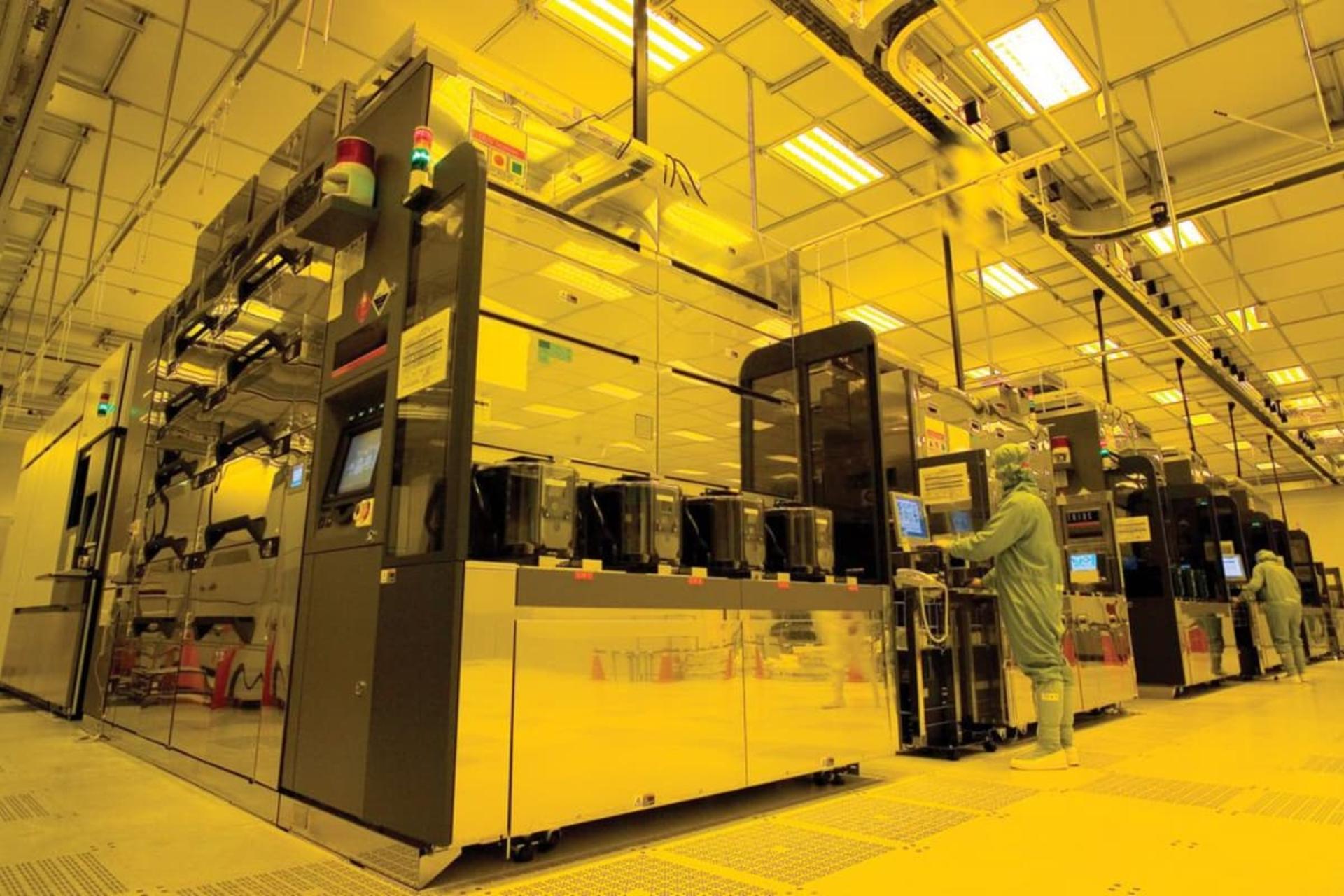نمایی از داخل کارخانه تراشه‌سازی TSMC