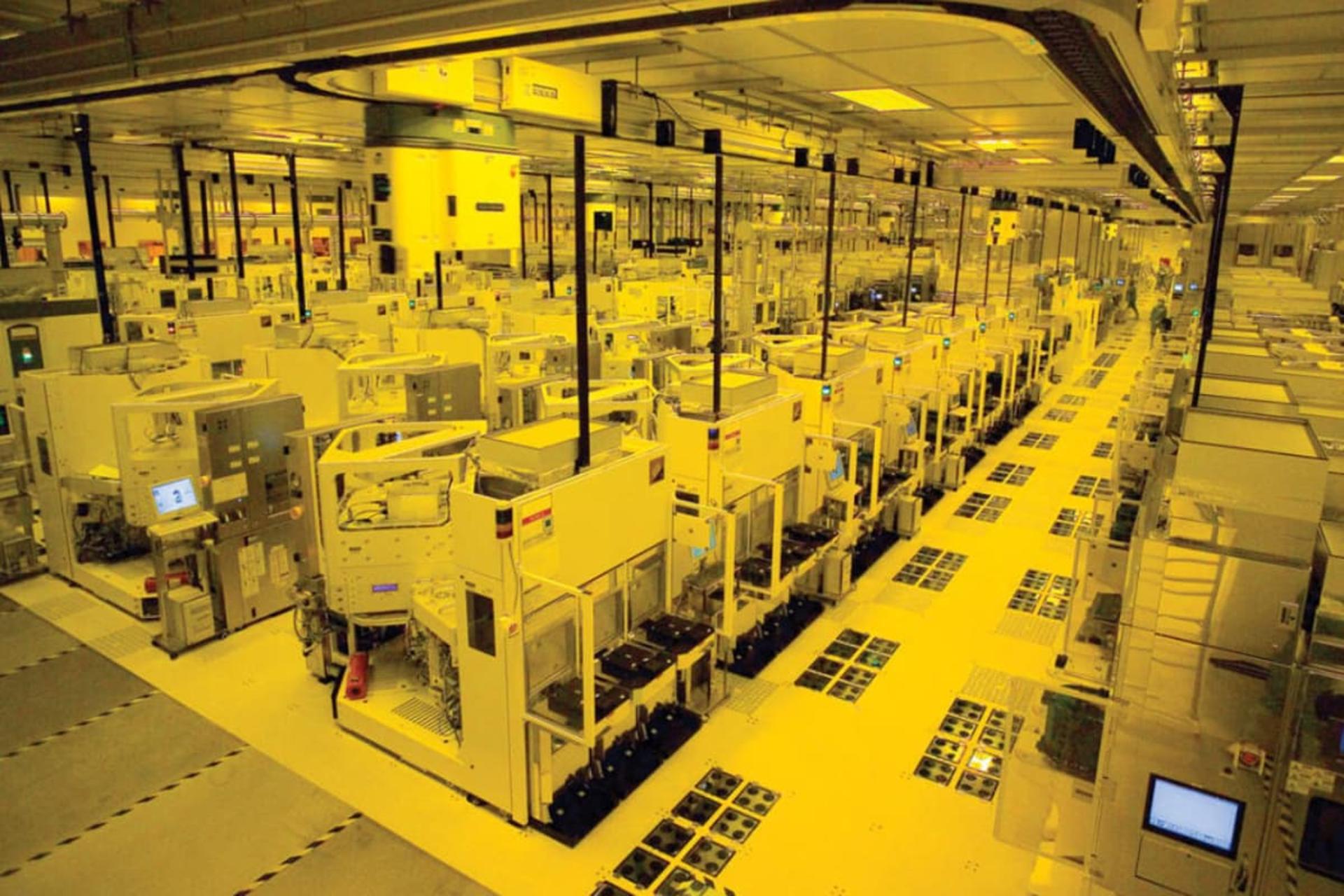 نمایی از داخل کارخانه تراشه‌سازی TSMC