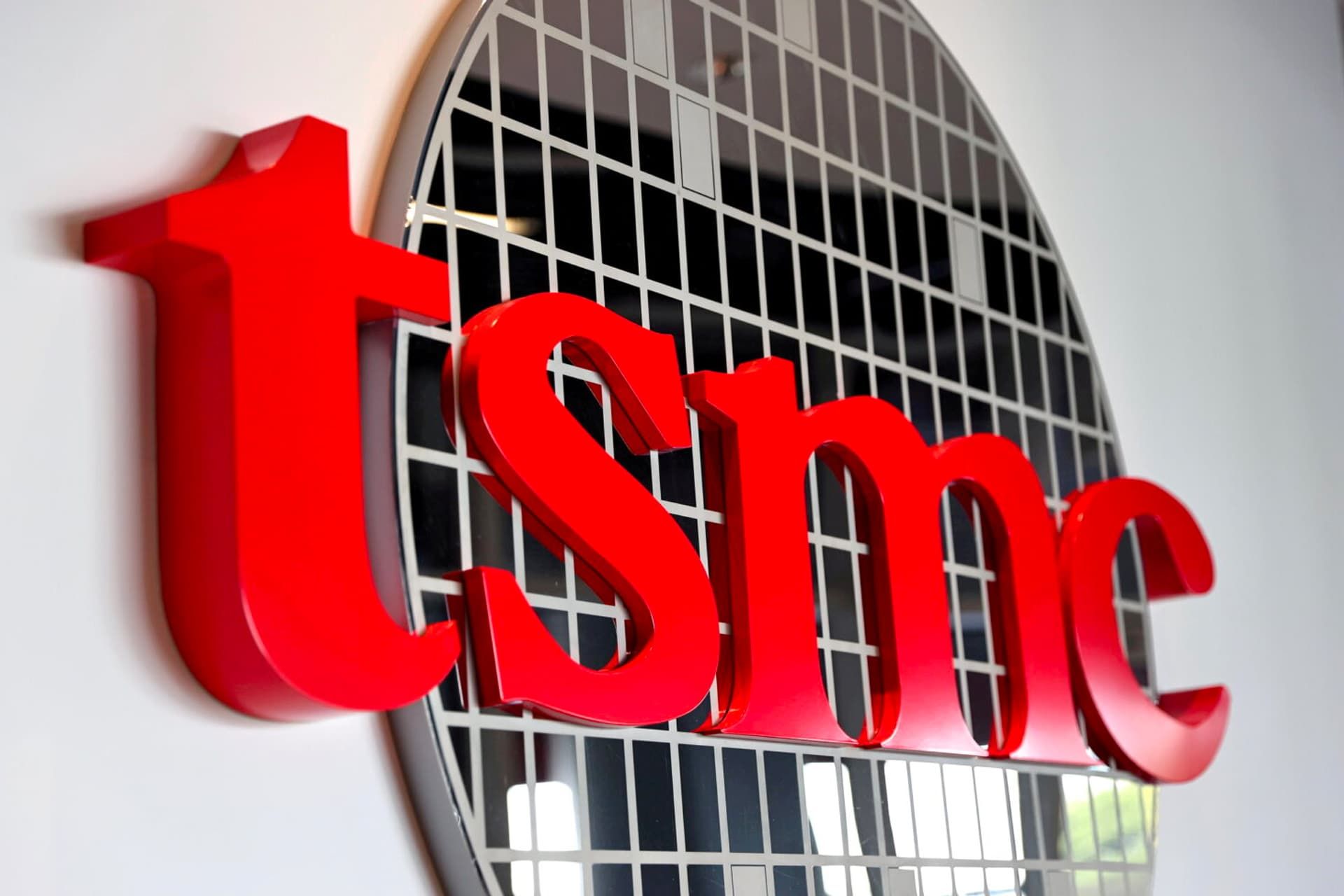 لوگو تی اس ام سی TSMC از نمای نزدیک